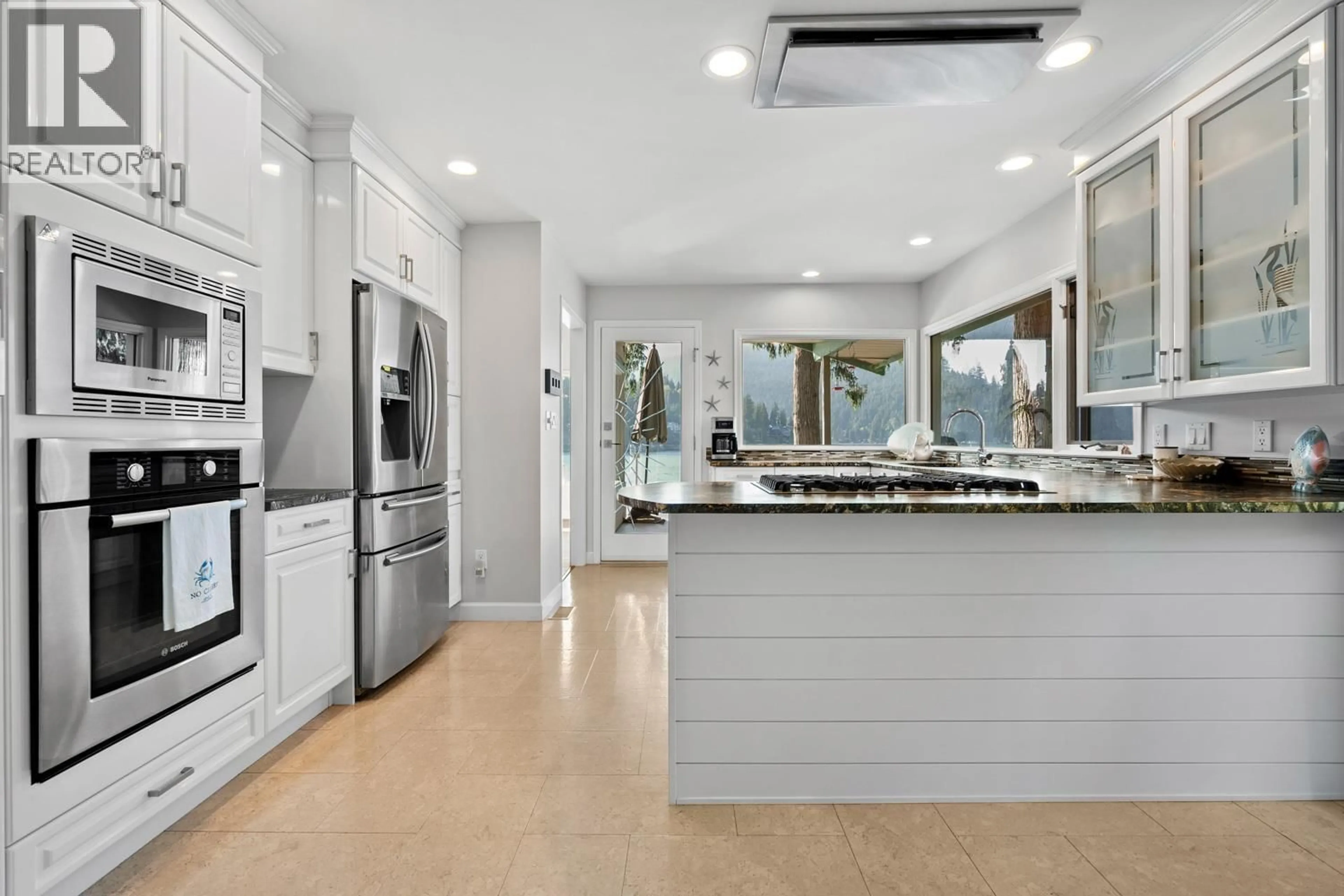 Open concept kitchen, ceramic/tile floor for 155 TURTLEHEAD ROAD, Belcarra British Columbia V3H4P3