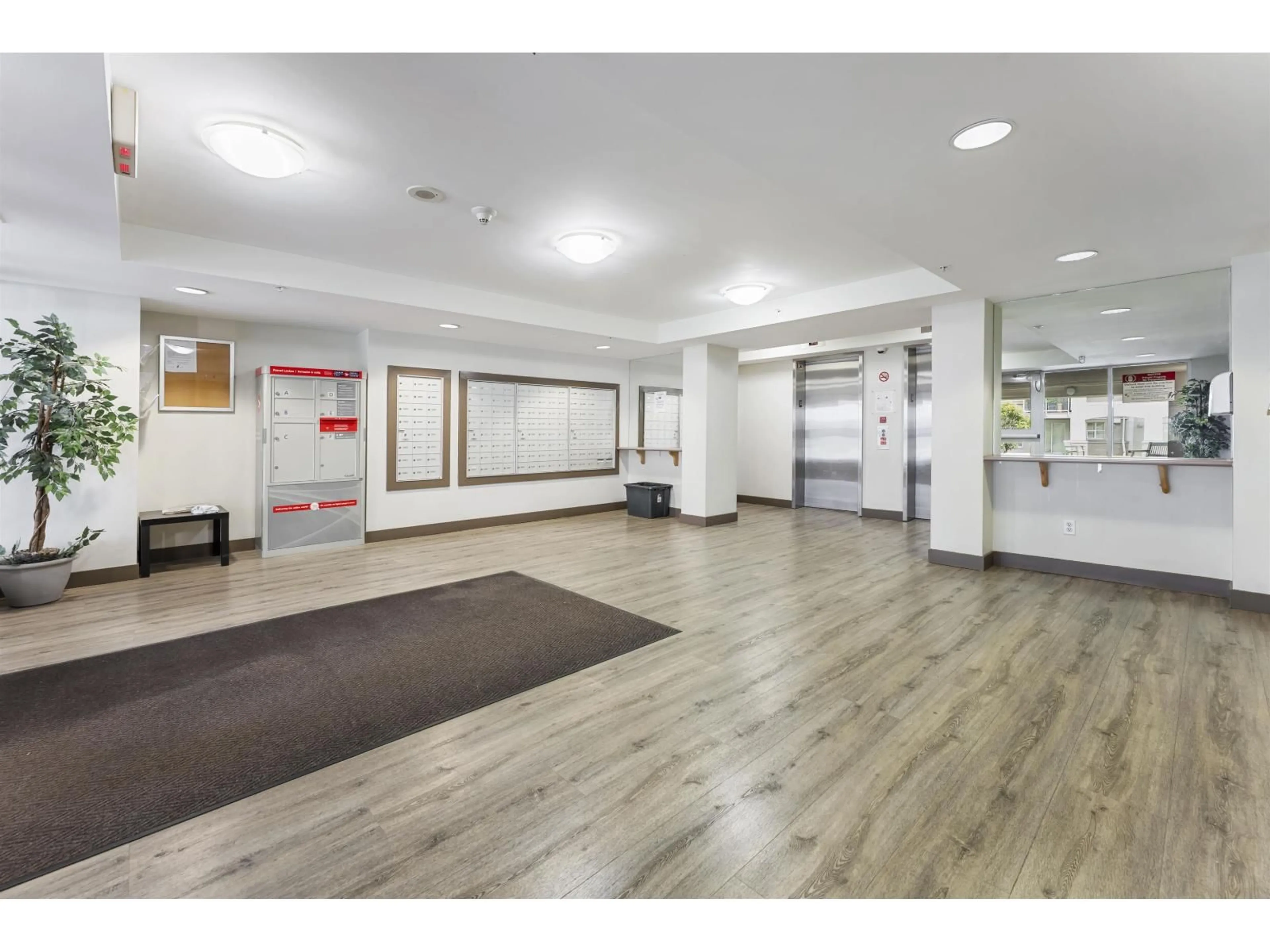 Indoor foyer for 1604 - 10523 UNIVERSITY DRIVE, Surrey British Columbia V3T5T8