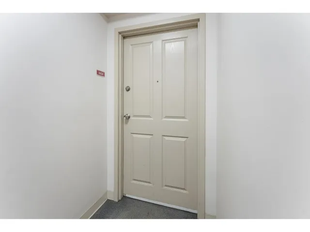 1604 - 10523 UNIVERSITY DRIVE, Surrey 4