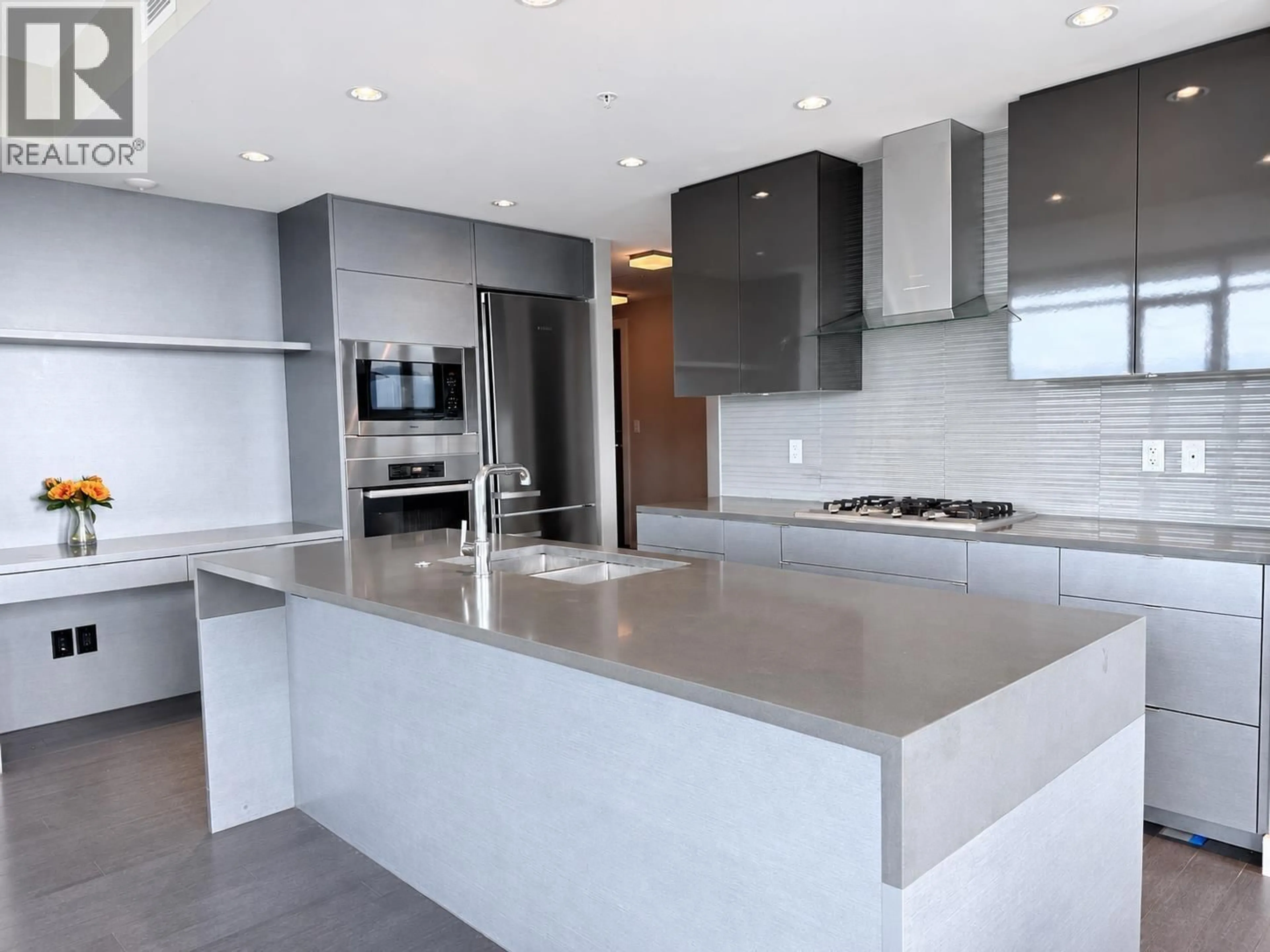 Contemporary kitchen, unknown for 3707 - 4508 HAZEL STREET, Burnaby British Columbia V5H0E4