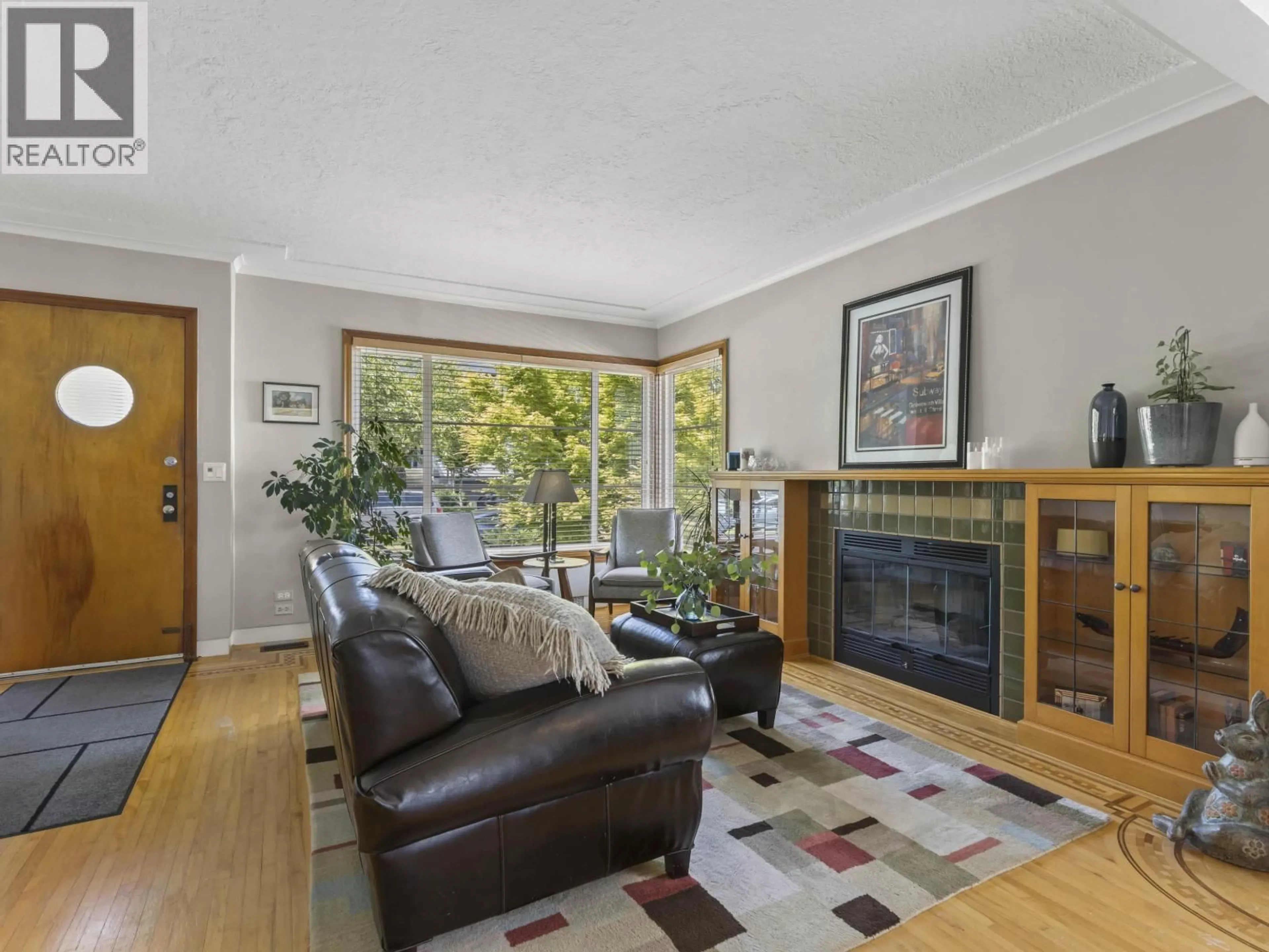 Living room with furniture, wood/laminate floor for 4428 ST. GEORGE STREET, Vancouver British Columbia V5V4A4