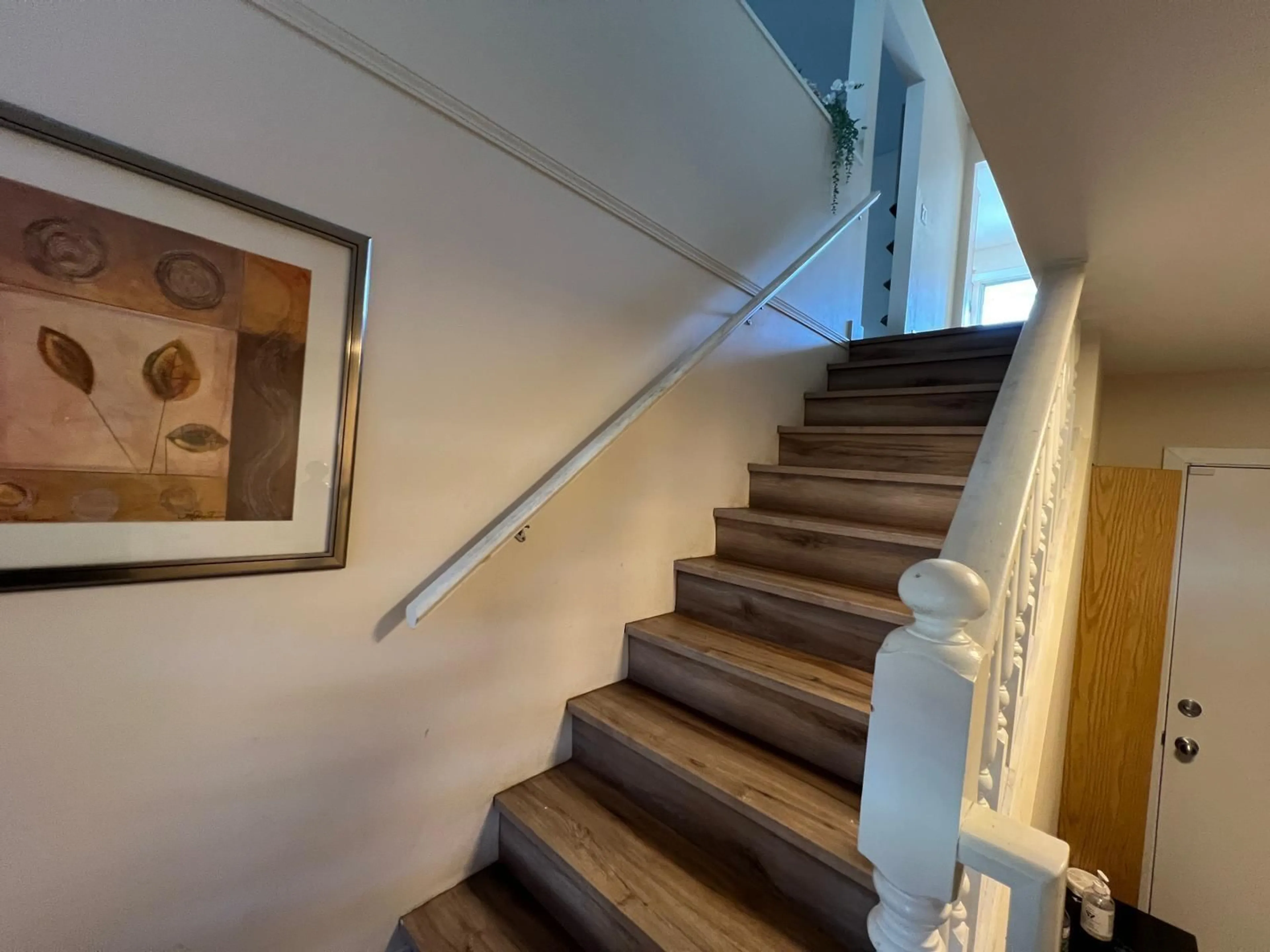 Stairs for 14052 66 AVENUE, Surrey British Columbia V3W2B1