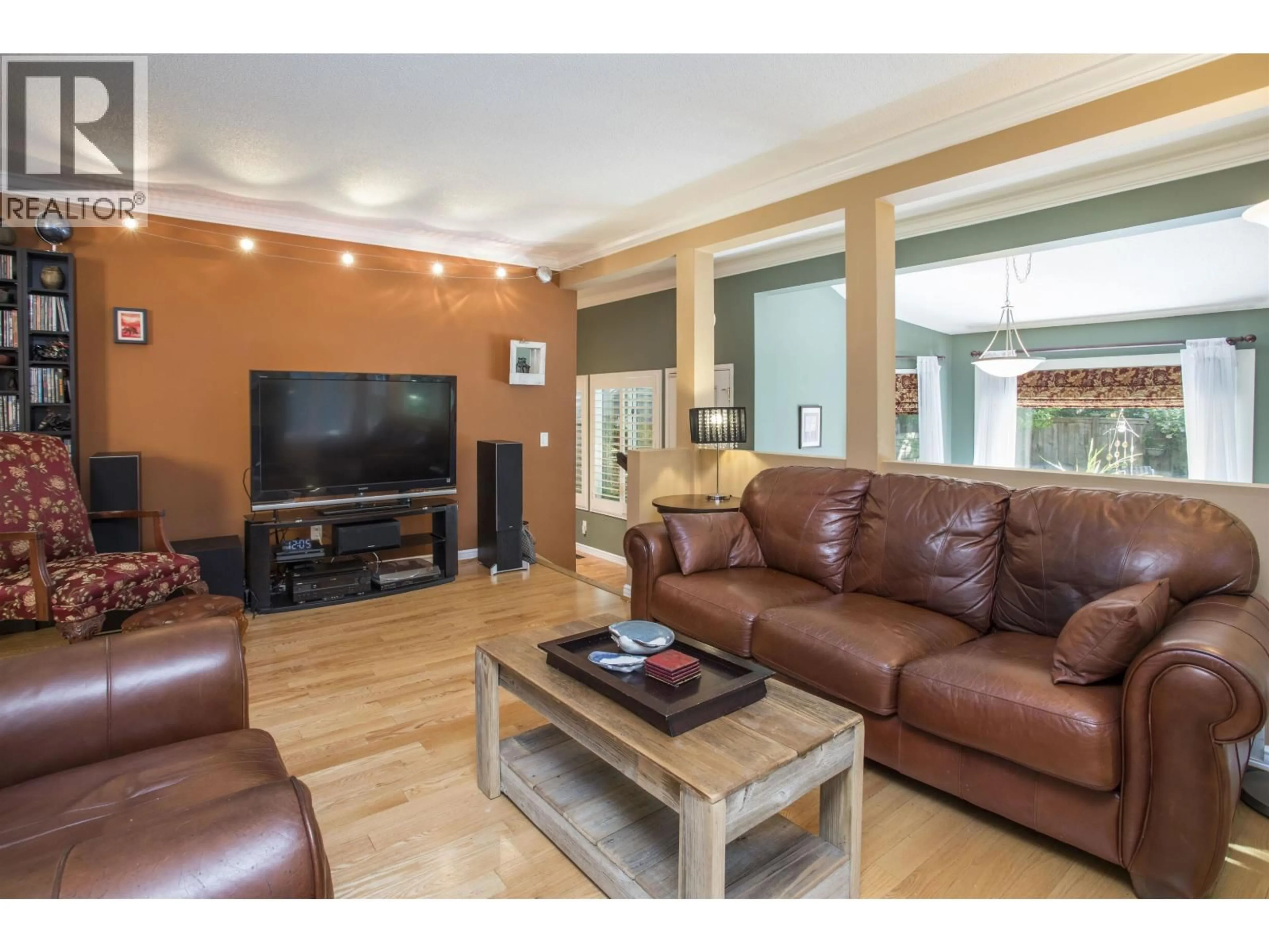 Living room with furniture, wood/laminate floor for 1989 CEDAR VILLAGE CRESCENT, North Vancouver British Columbia V7J3P5