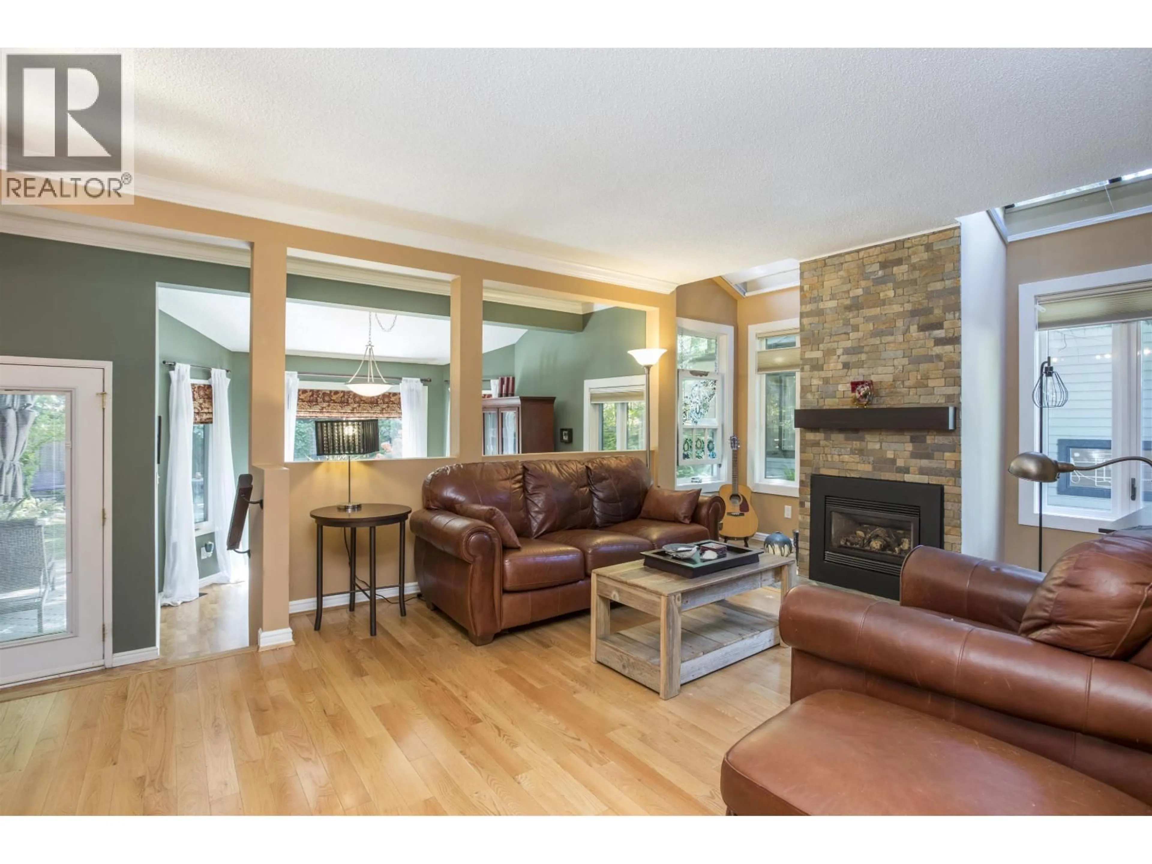 Living room with furniture, wood/laminate floor for 1989 CEDAR VILLAGE CRESCENT, North Vancouver British Columbia V7J3P5