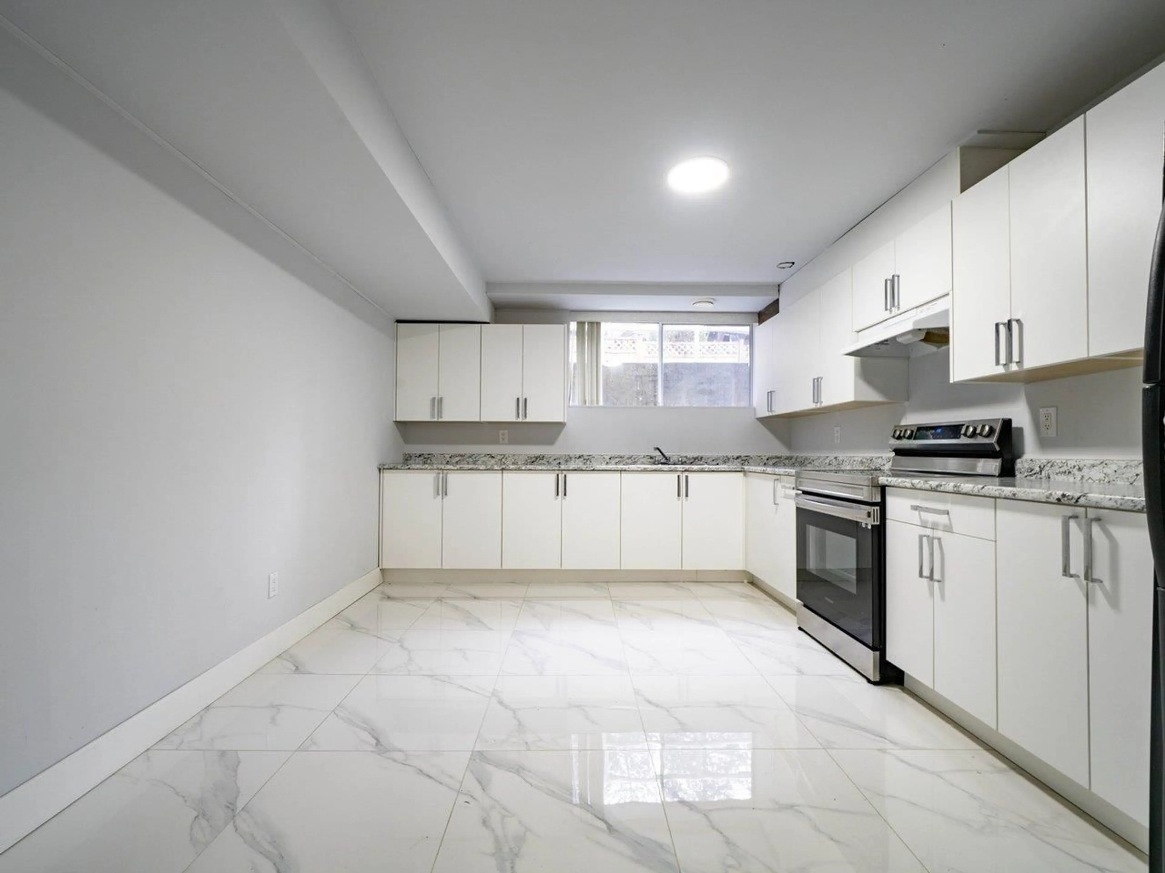 Standard kitchen, ceramic/tile floor for 2644 140 STREET, Surrey British Columbia V4P2C7
