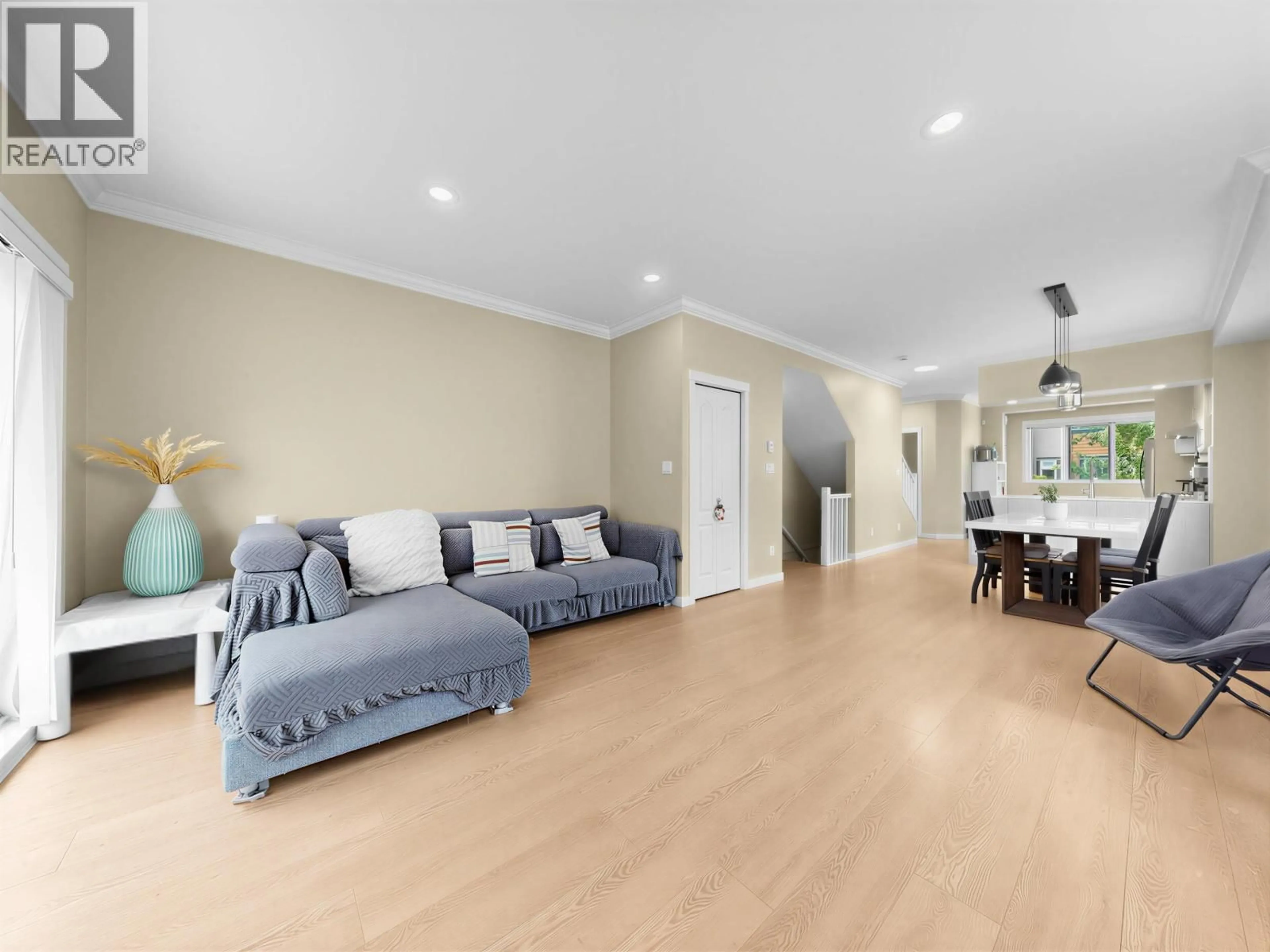 Living room with furniture, wood/laminate floor for 36 - 9440 FERNDALE ROAD, Richmond British Columbia V6Y0A7