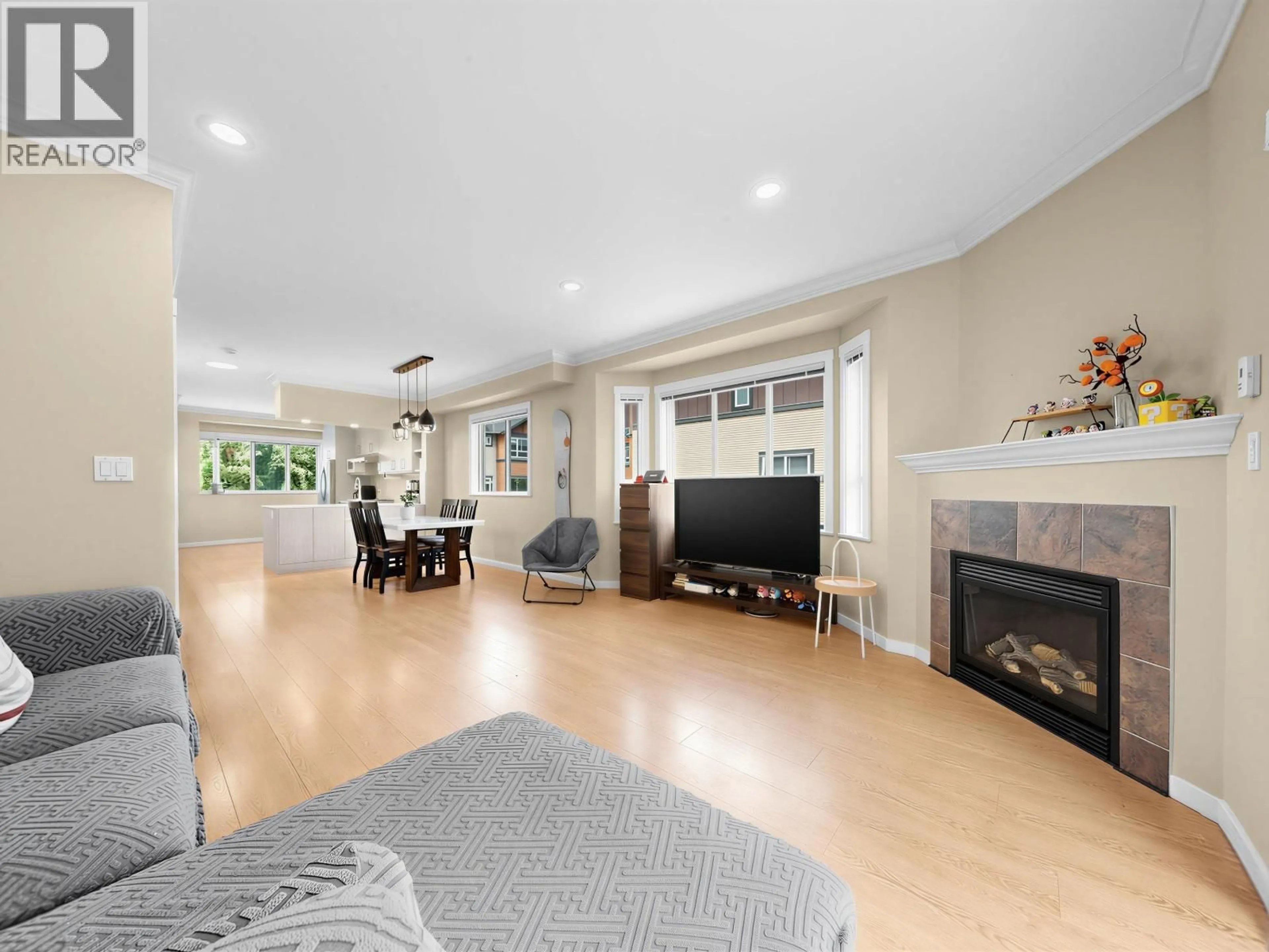 Living room with furniture, unknown for 36 - 9440 FERNDALE ROAD, Richmond British Columbia V6Y0A7