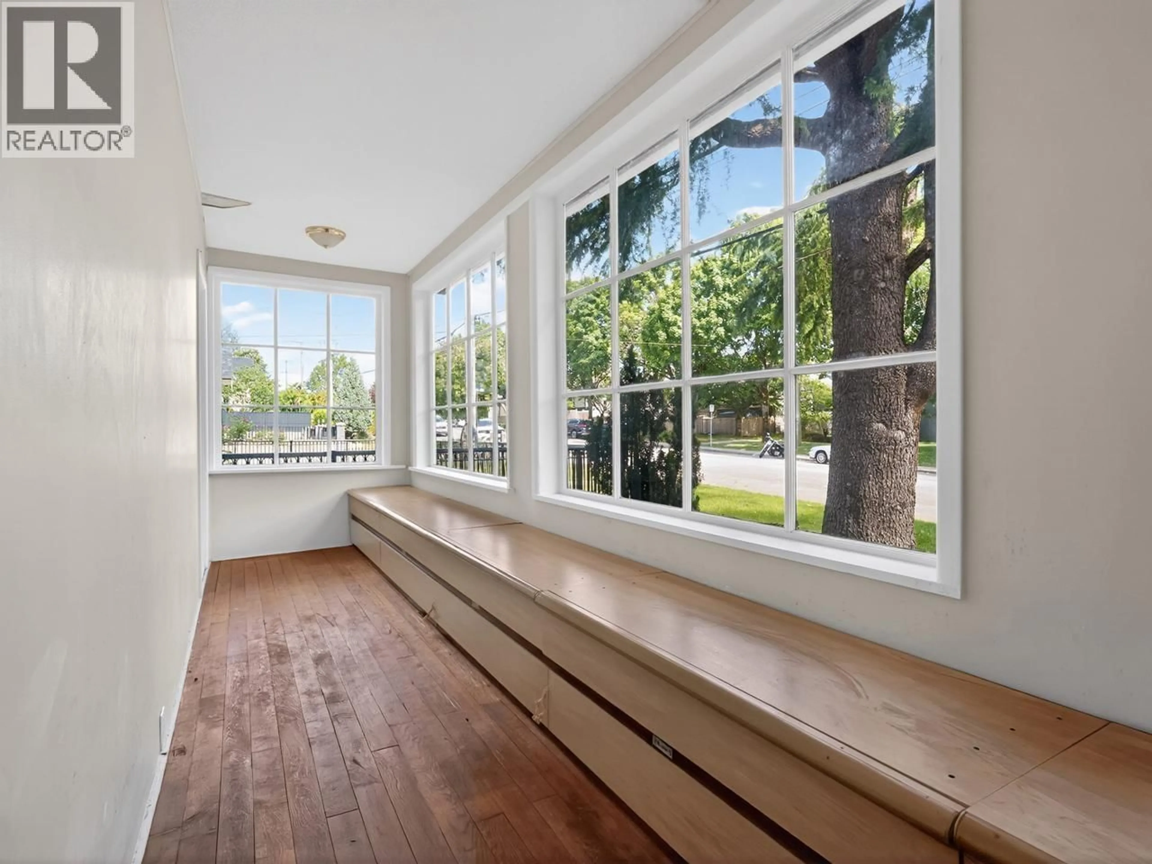 Unknown for 836 THIRTEENTH STREET, New Westminster British Columbia V3M4M9