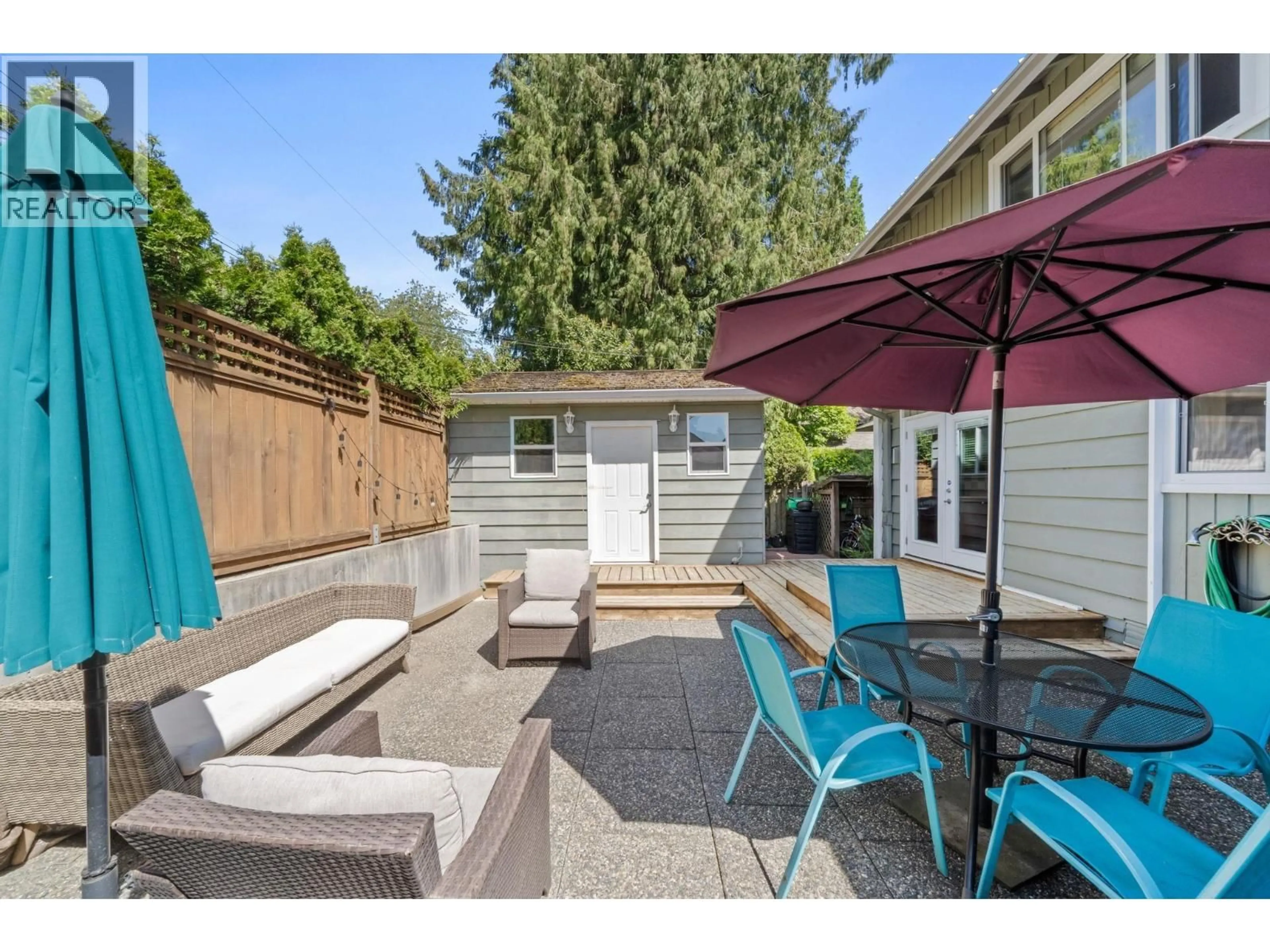 Patio, street for 230 22ND STREET, North Vancouver British Columbia V7M2A1