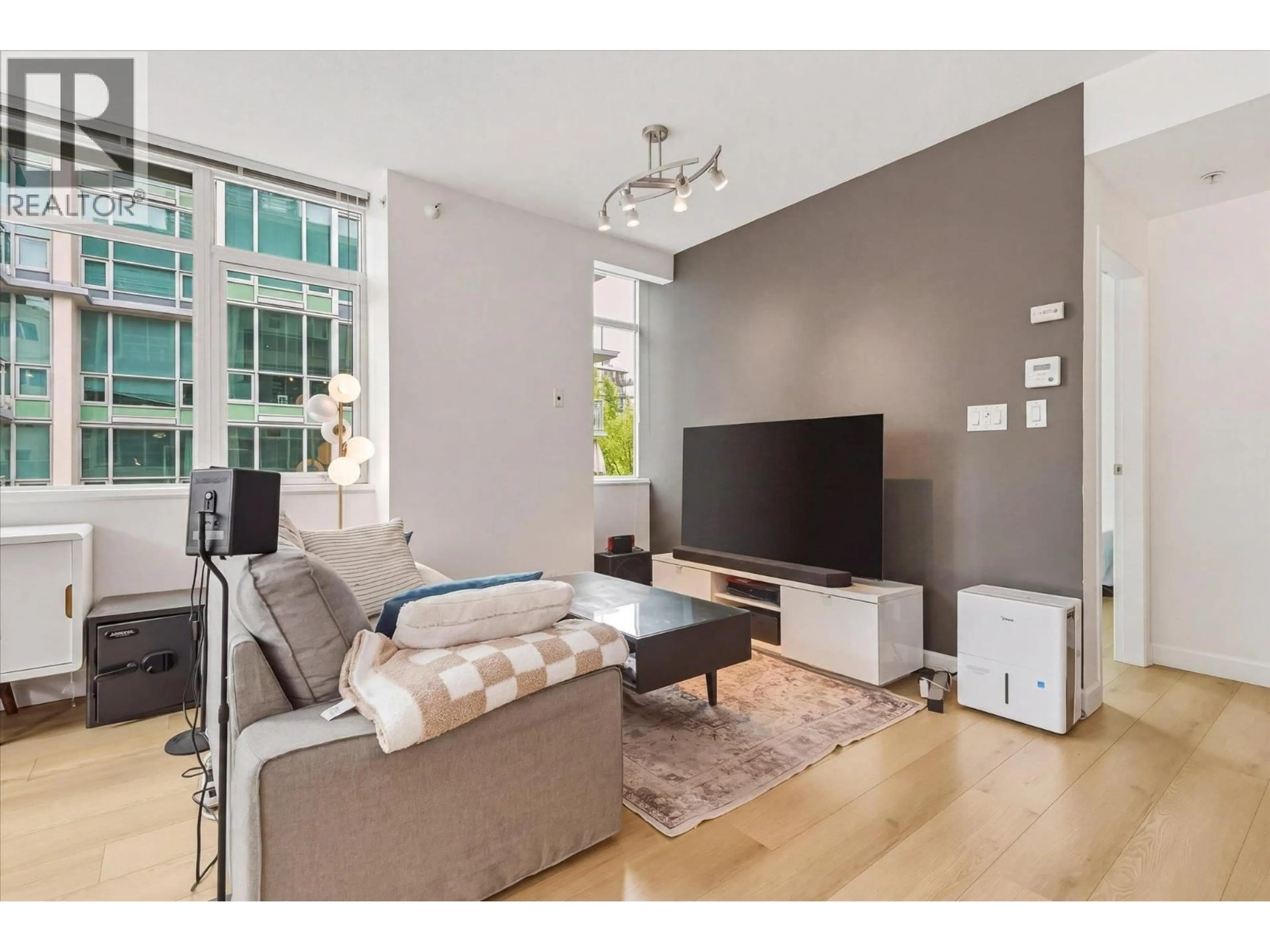 Living room with furniture, unknown for 303 - 100 ESPLANADE, North Vancouver British Columbia V7L4V1