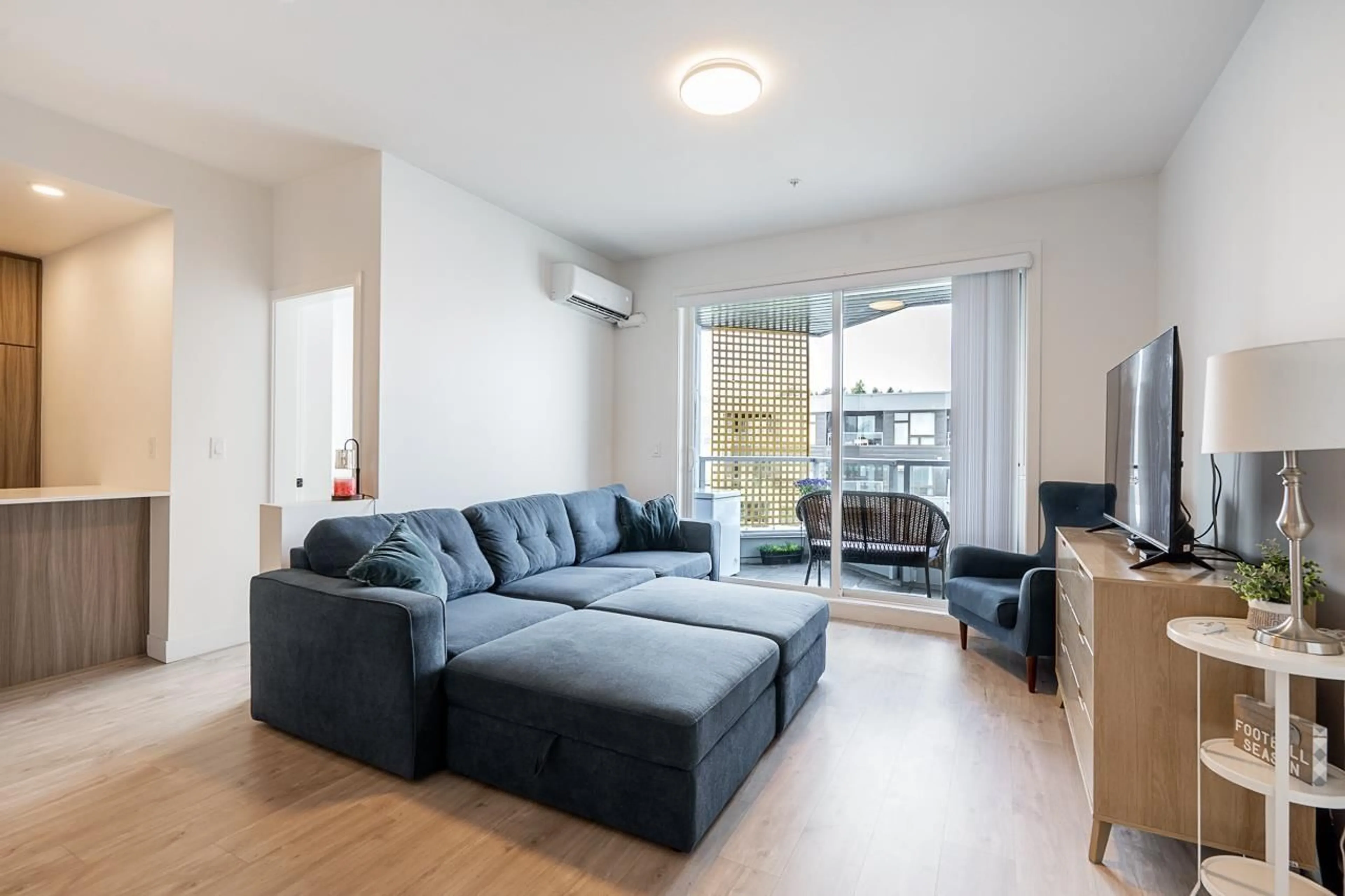 Living room with furniture, unknown for 609 - 32838 LANDEAU PLACE, Abbotsford British Columbia V2S0M6