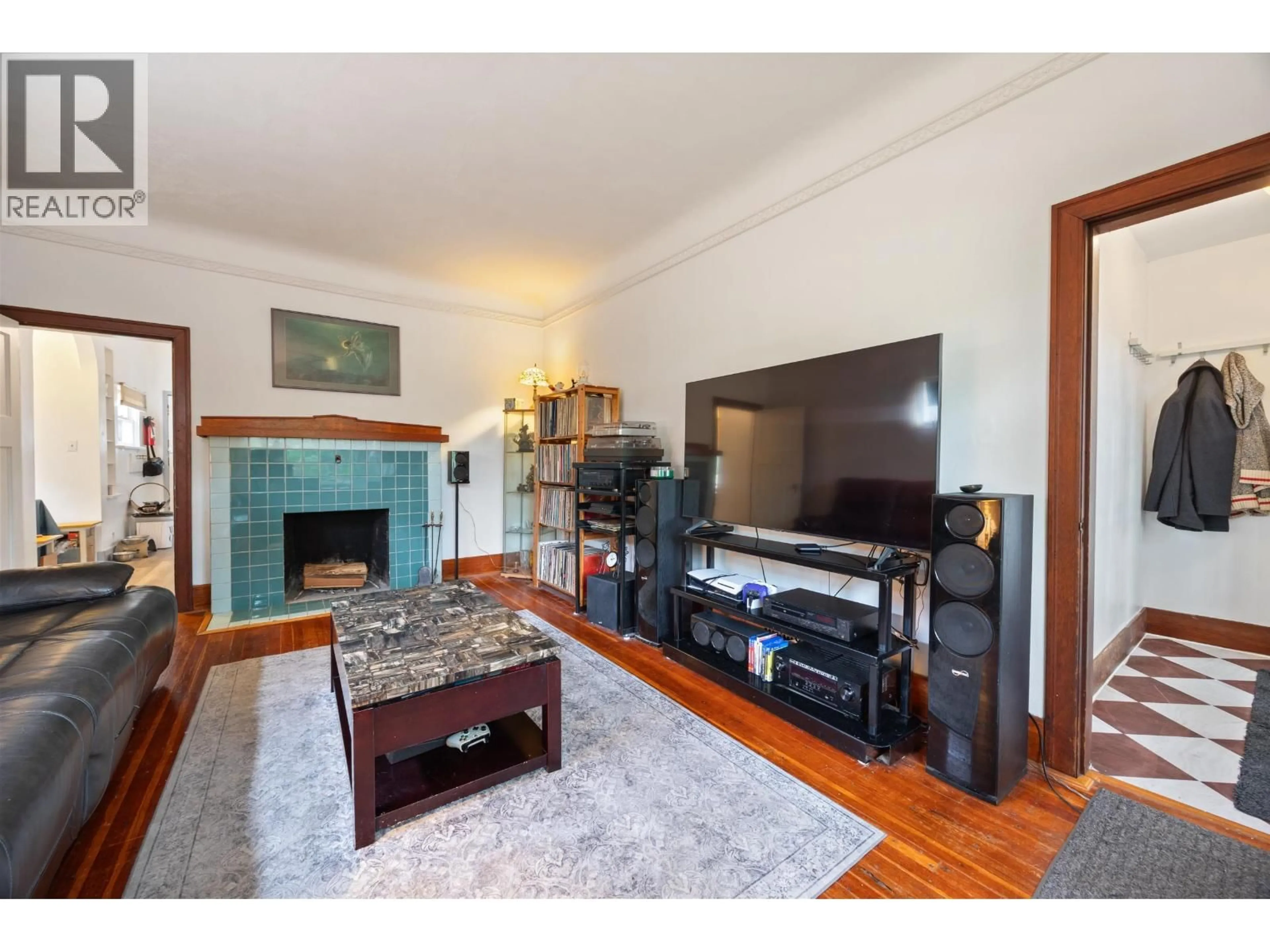 Living room with furniture, unknown for 1105 HAMILTON STREET, New Westminster British Columbia V3M2M8