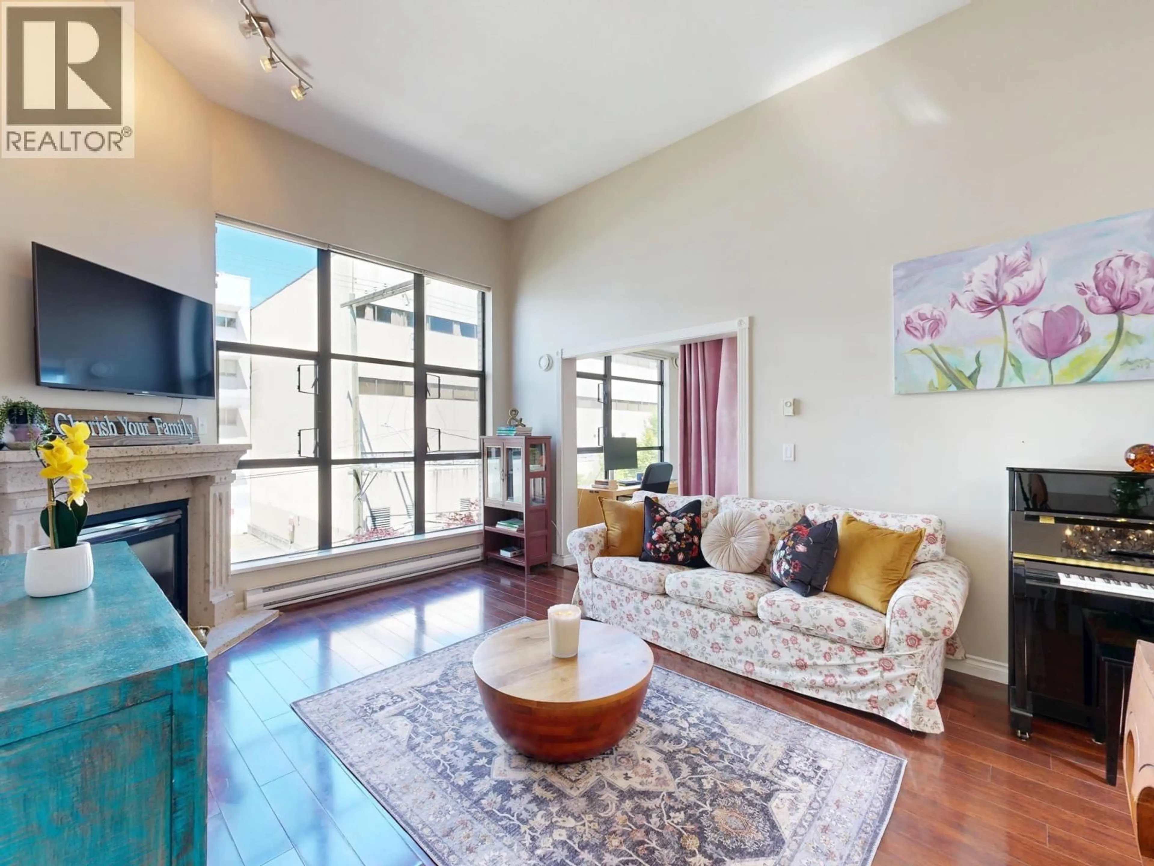 Living room with furniture, unknown for 409 - 2181 10TH AVENUE, Vancouver British Columbia V6K2H7