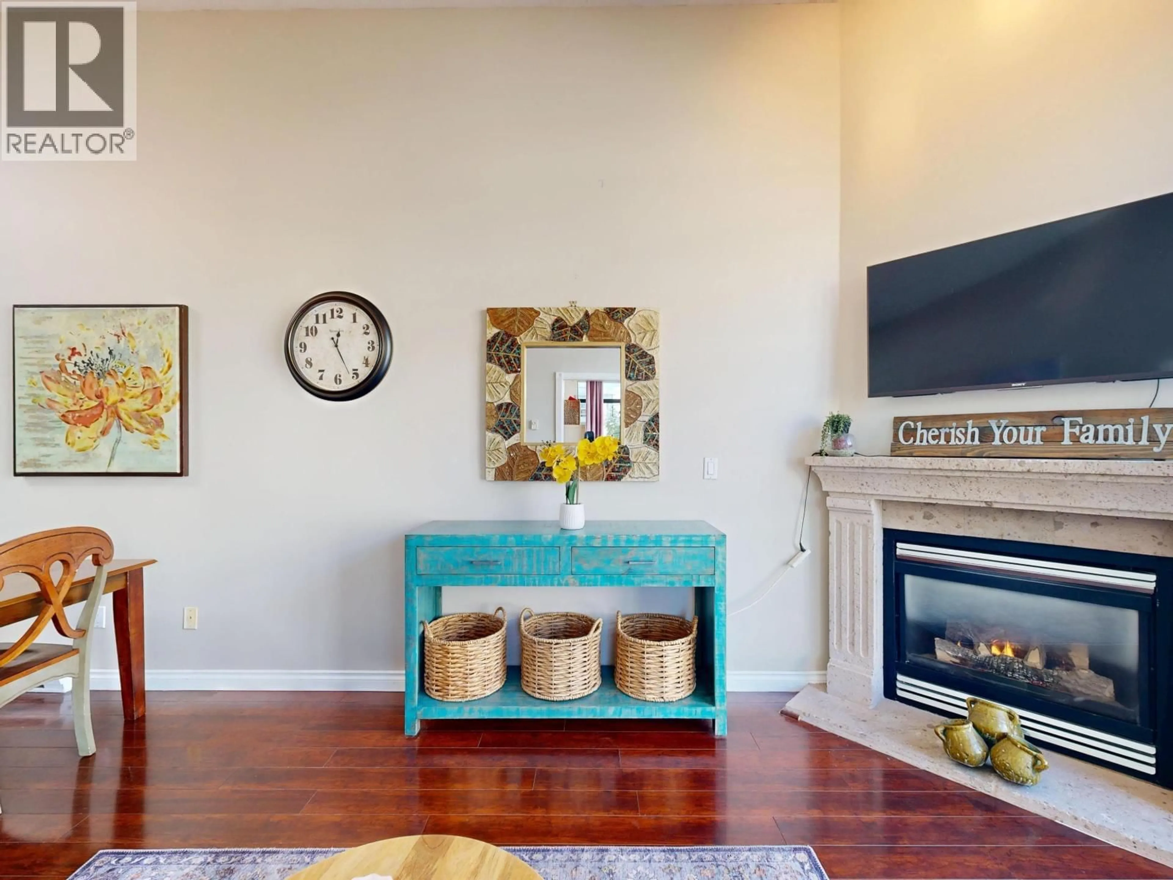 Living room with furniture, wood/laminate floor for 409 - 2181 10TH AVENUE, Vancouver British Columbia V6K2H7