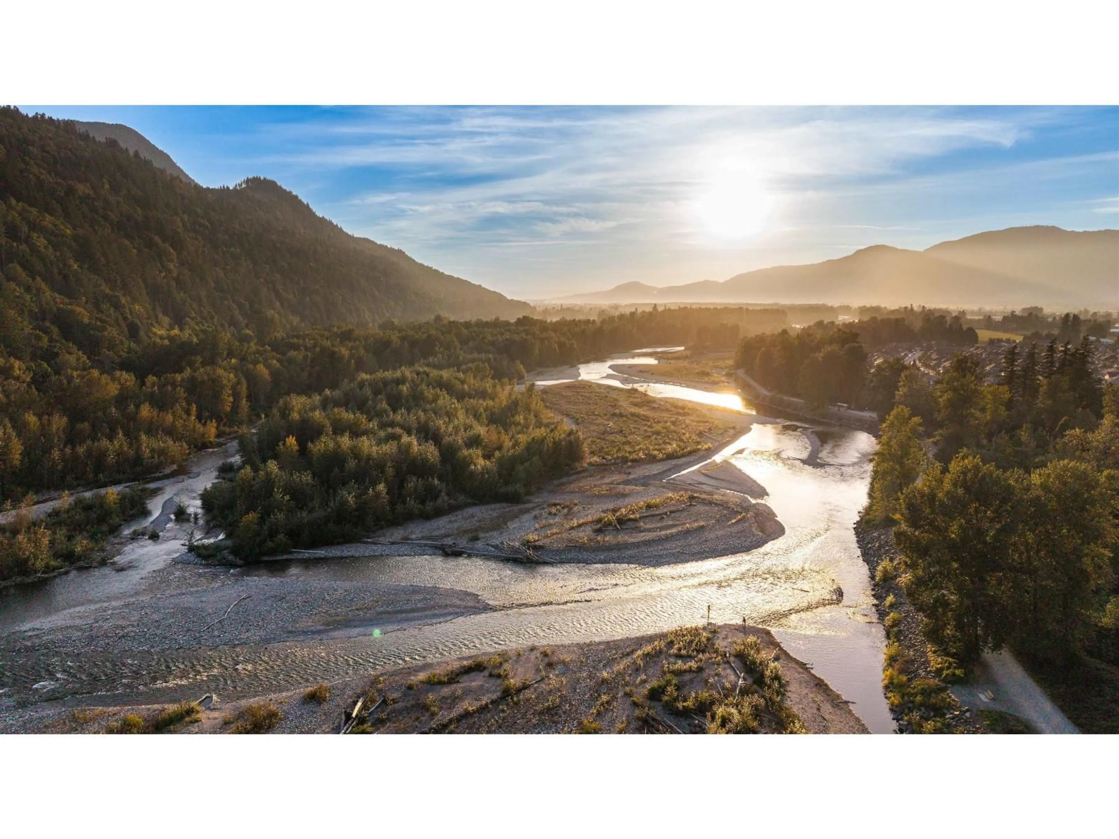 A pic from outside/outdoor area/front of a property/back of a property/a pic from drone, mountain view for 507 - 5380 TYEE LANE, Chilliwack British Columbia V2R6B6