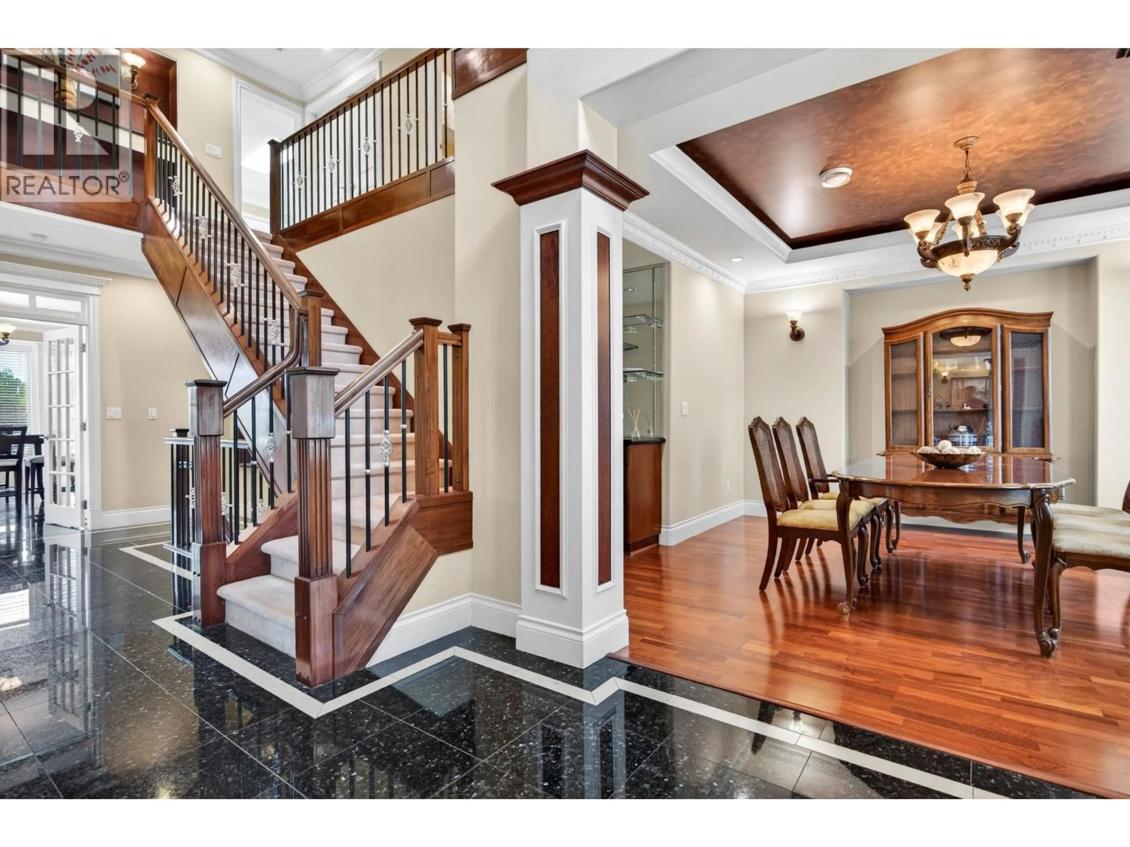 Indoor foyer for 6166 DENBIGH AVENUE, Burnaby British Columbia V5H3R5