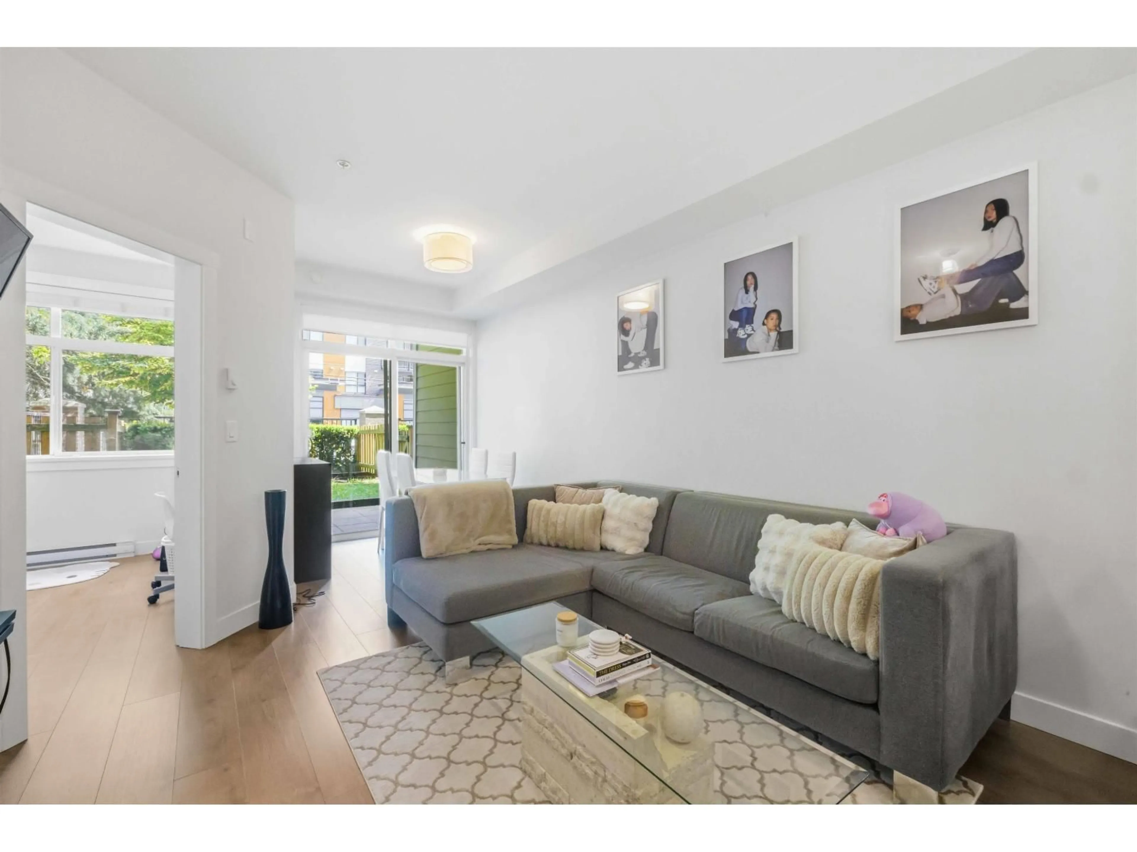 Living room with furniture, unknown for 118 - 20696 EASTLEIGH CRESCENT, Langley British Columbia V3A0M3