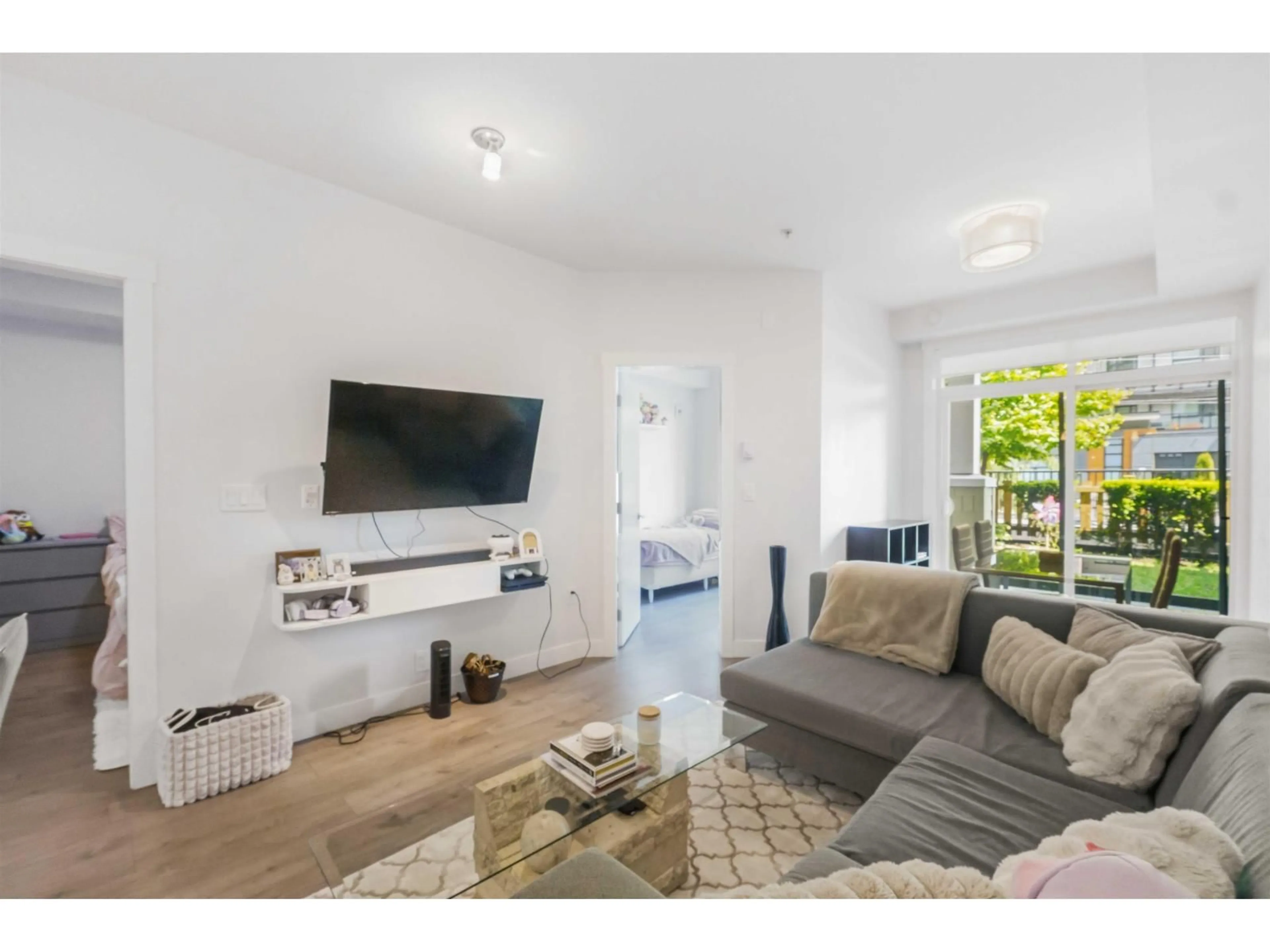 Living room with furniture, unknown for 118 - 20696 EASTLEIGH CRESCENT, Langley British Columbia V3A0M3