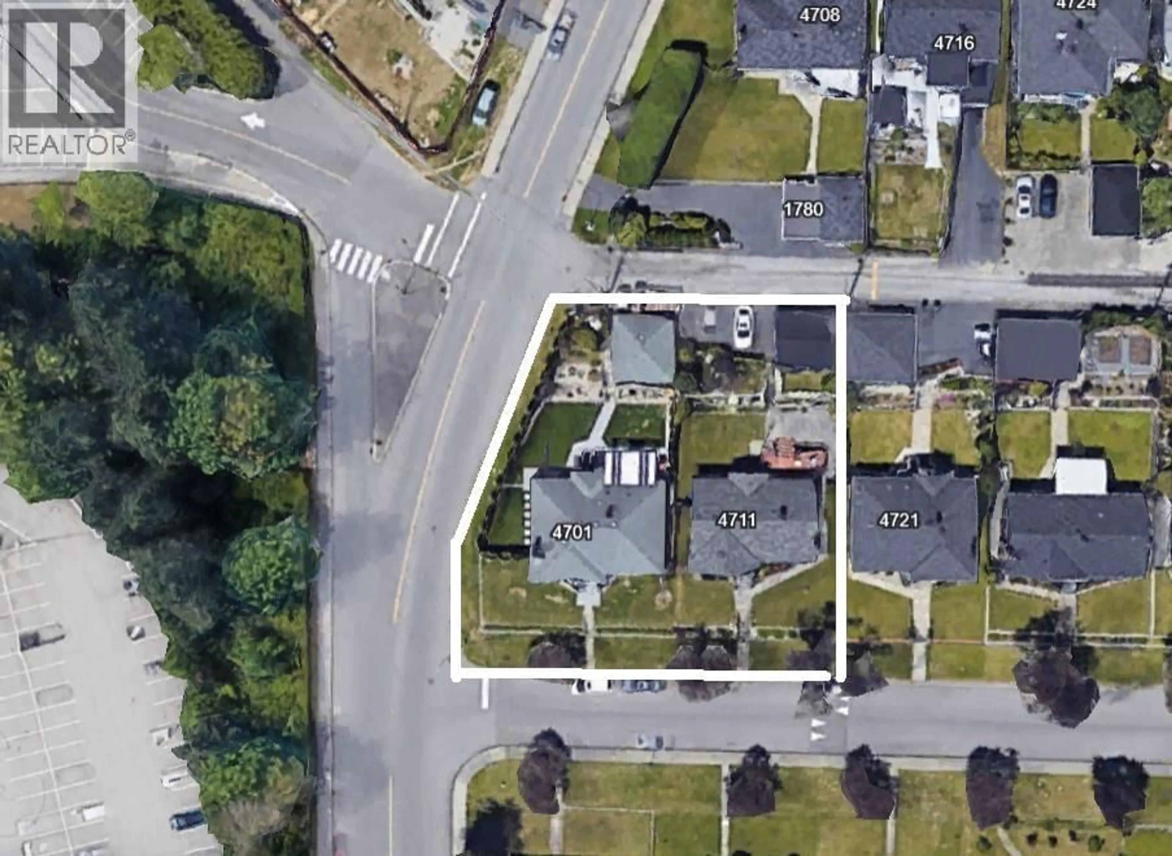 A pic from outside/outdoor area/front of a property/back of a property/a pic from drone, street for 4711 RIDGELAWN DRIVE, Burnaby British Columbia V5C3Y1
