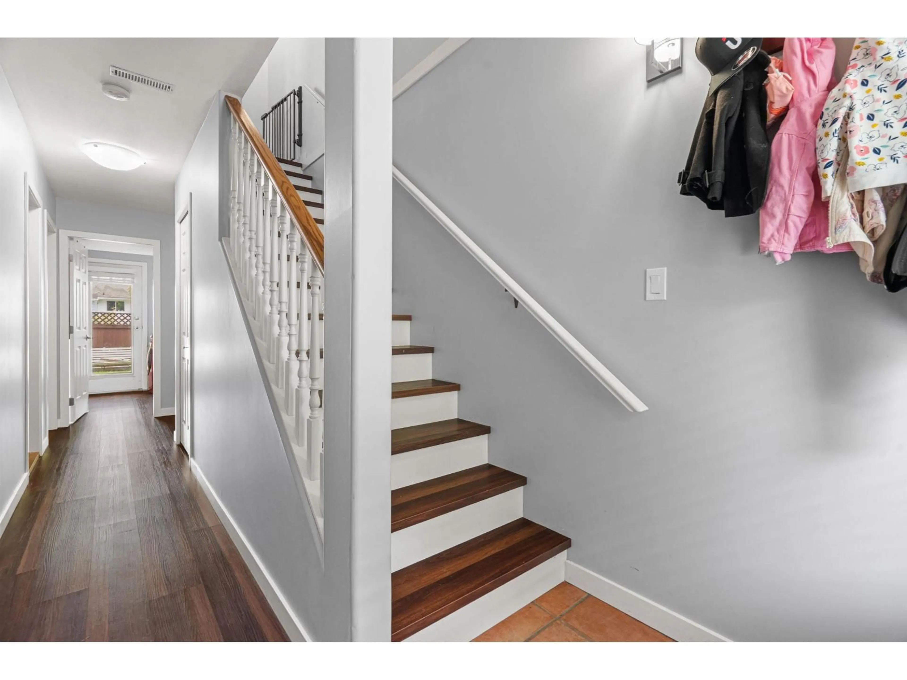 Indoor entryway for 38 - 9470 HAZEL STREET, Chilliwack British Columbia V2P5N1
