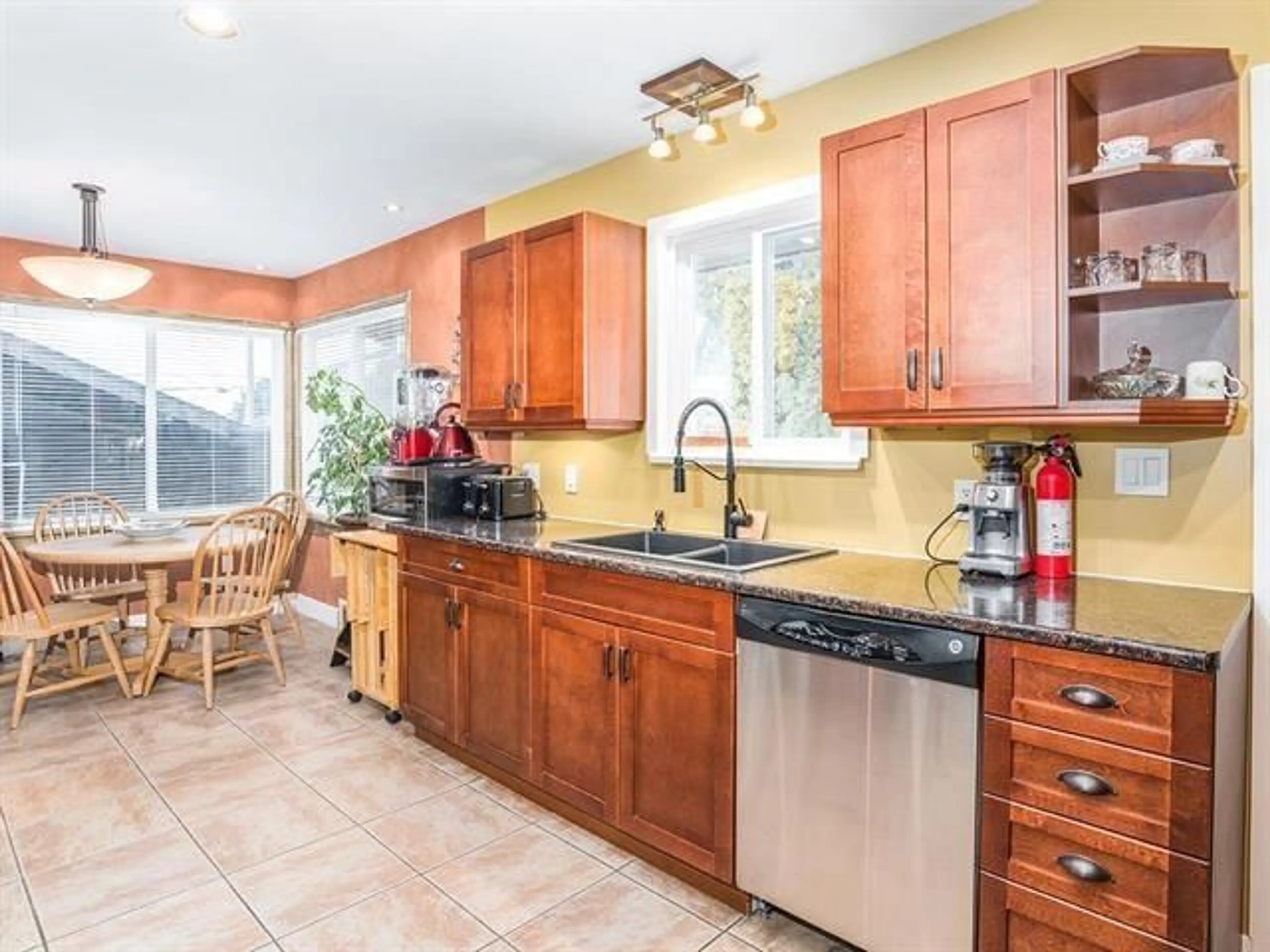 Open concept kitchen, ceramic/tile floor for 11719 75A AVENUE, Delta British Columbia V4C1J6