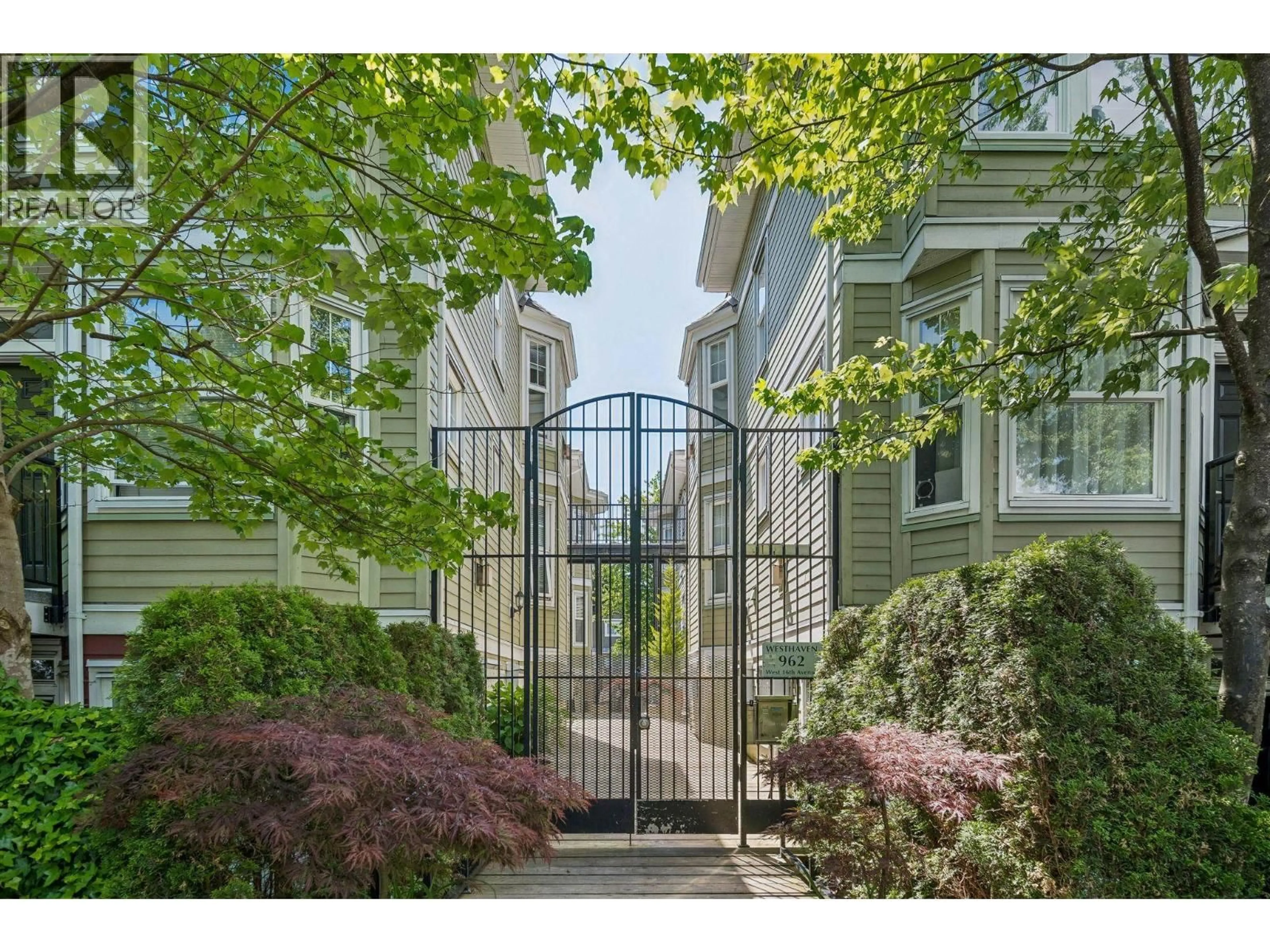 Indoor entryway for 305 - 962 16TH AVENUE, Vancouver British Columbia V5Z1T2
