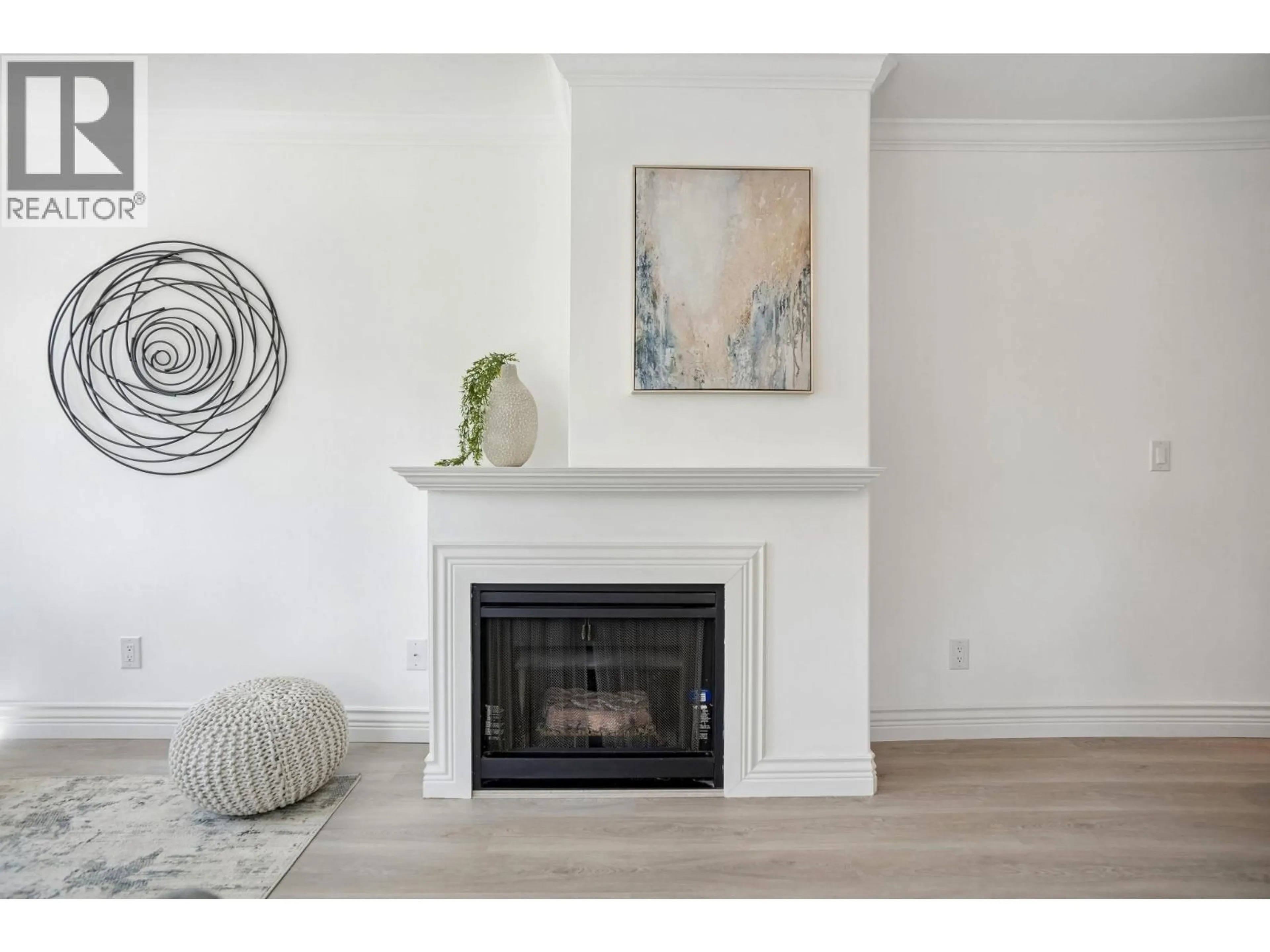Living room with furniture, wood/laminate floor for 305 - 962 16TH AVENUE, Vancouver British Columbia V5Z1T2