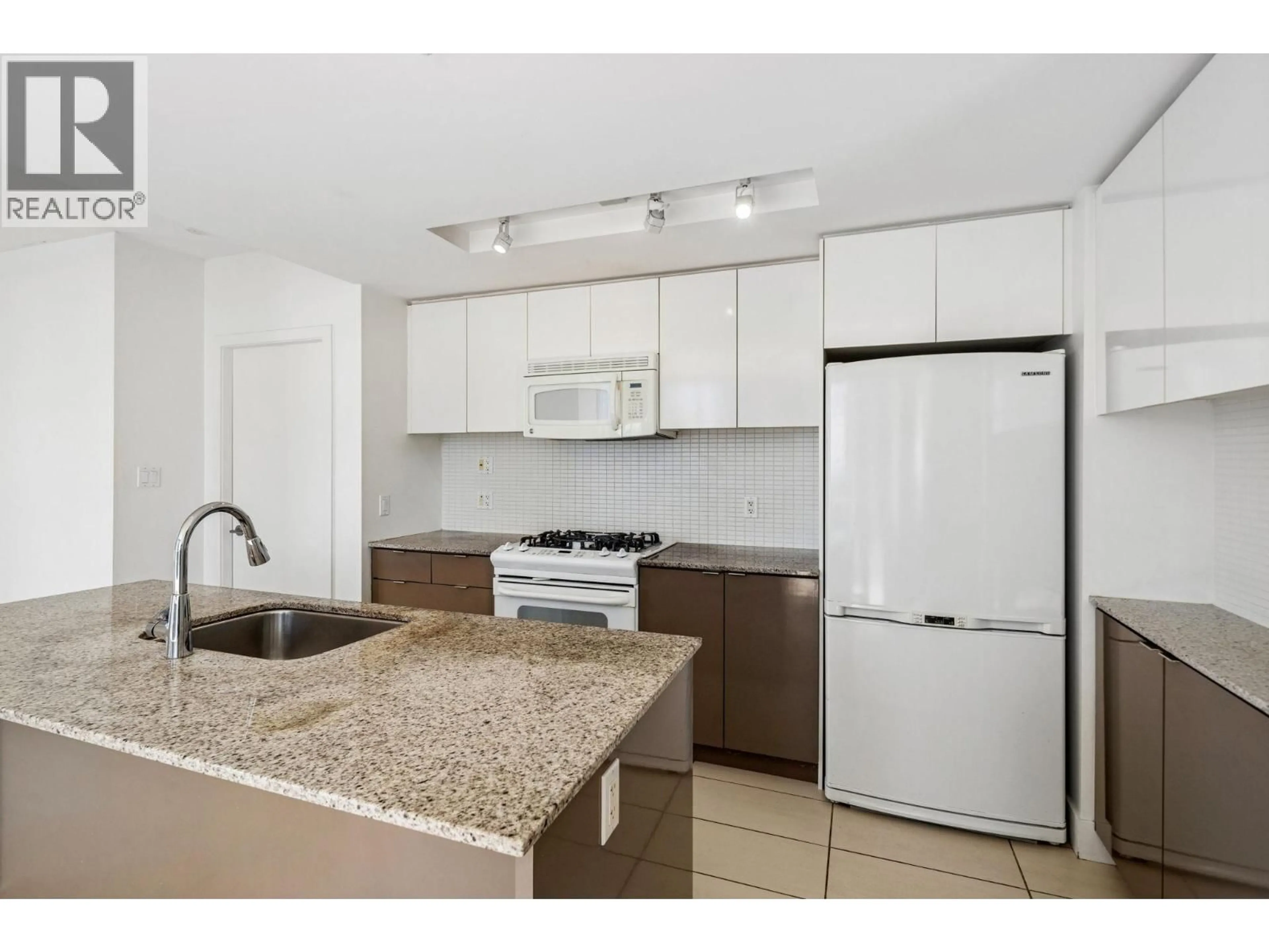 Standard kitchen, unknown for 2208 - 4808 HAZEL STREET, Burnaby British Columbia V5H0A2