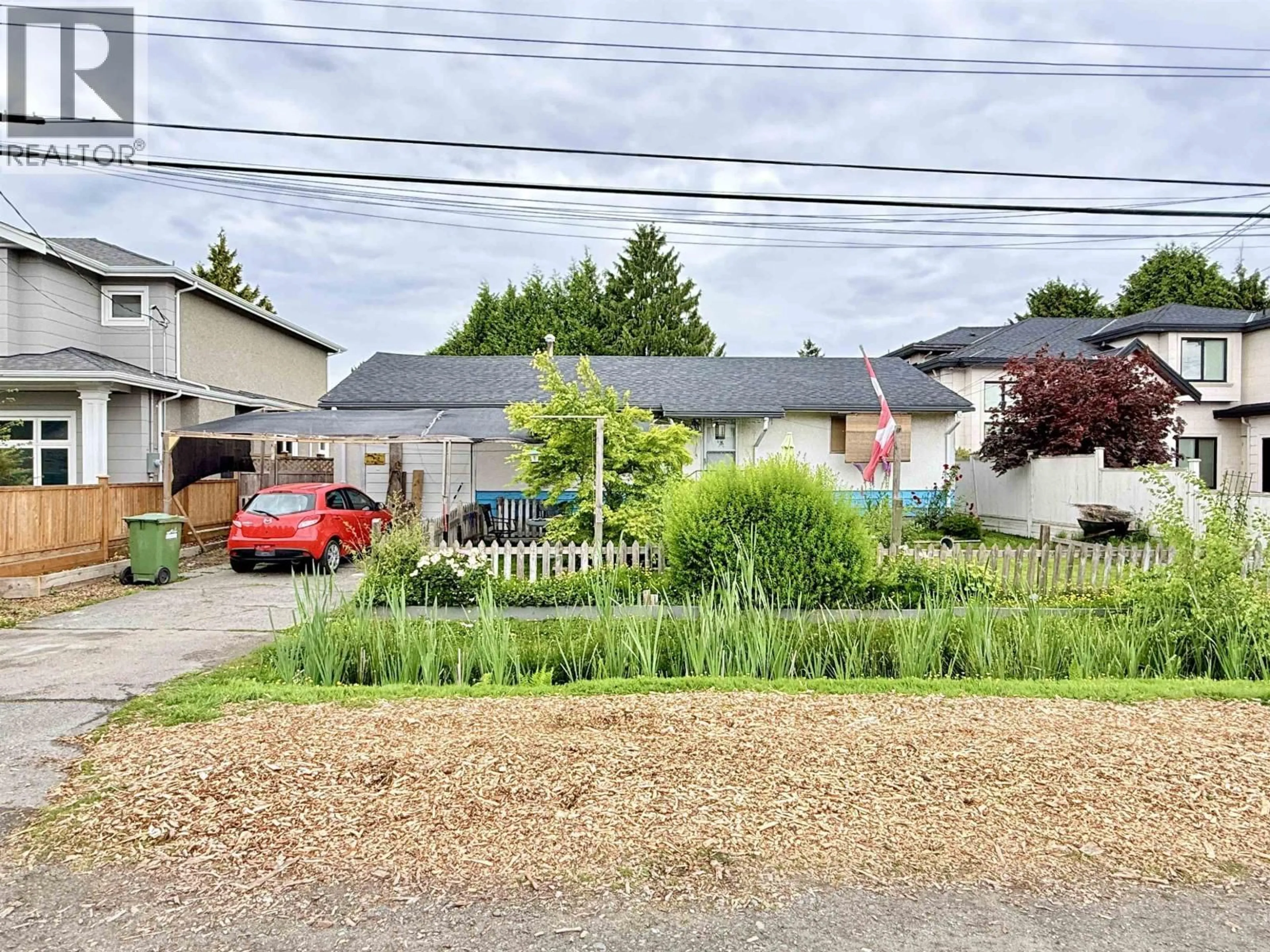 A pic from outside/outdoor area/front of a property/back of a property/a pic from drone, street for 8631 LESLIE ROAD, Richmond British Columbia V6X1E6