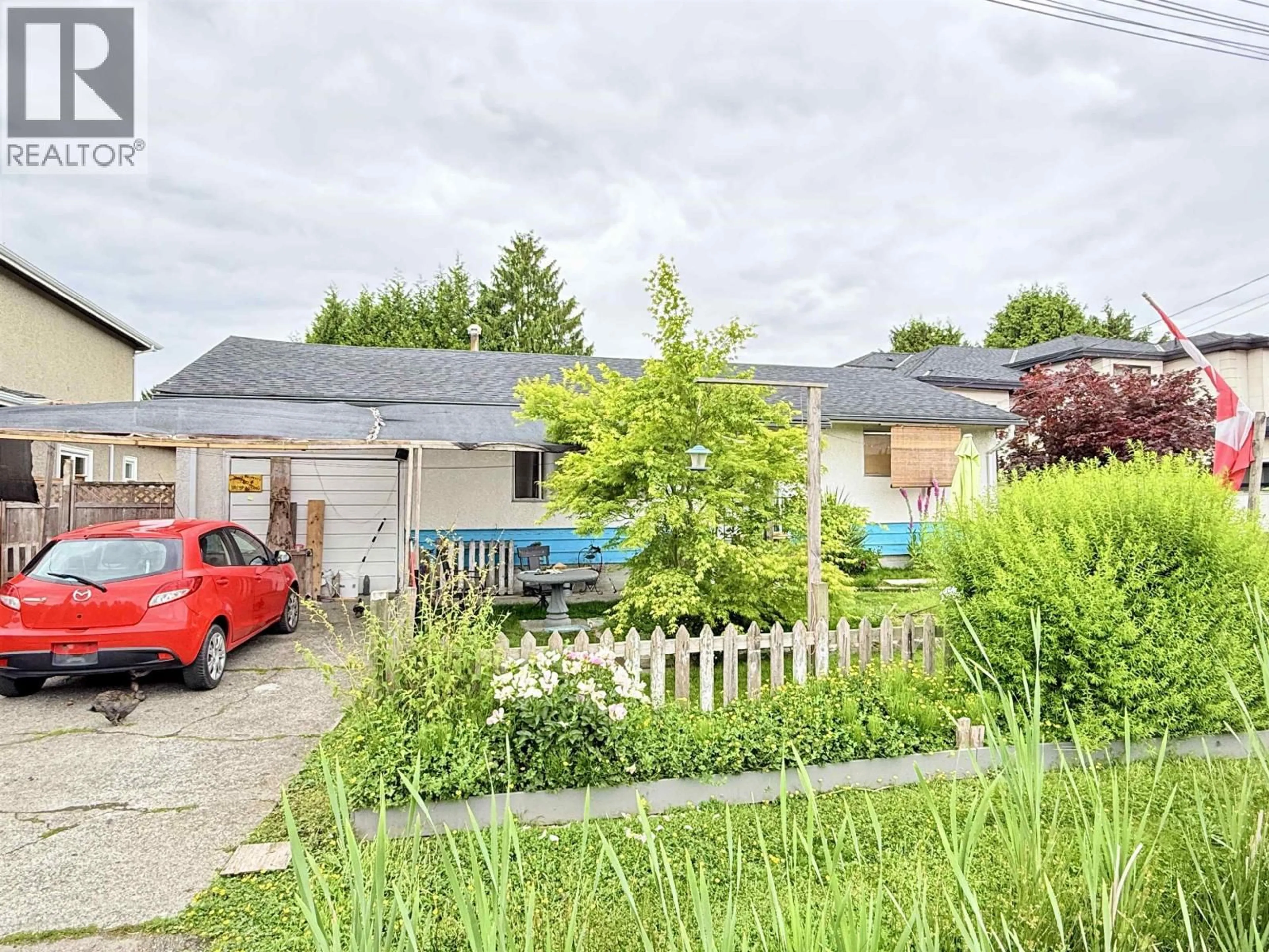 A pic from outside/outdoor area/front of a property/back of a property/a pic from drone, street for 8631 LESLIE ROAD, Richmond British Columbia V6X1E6