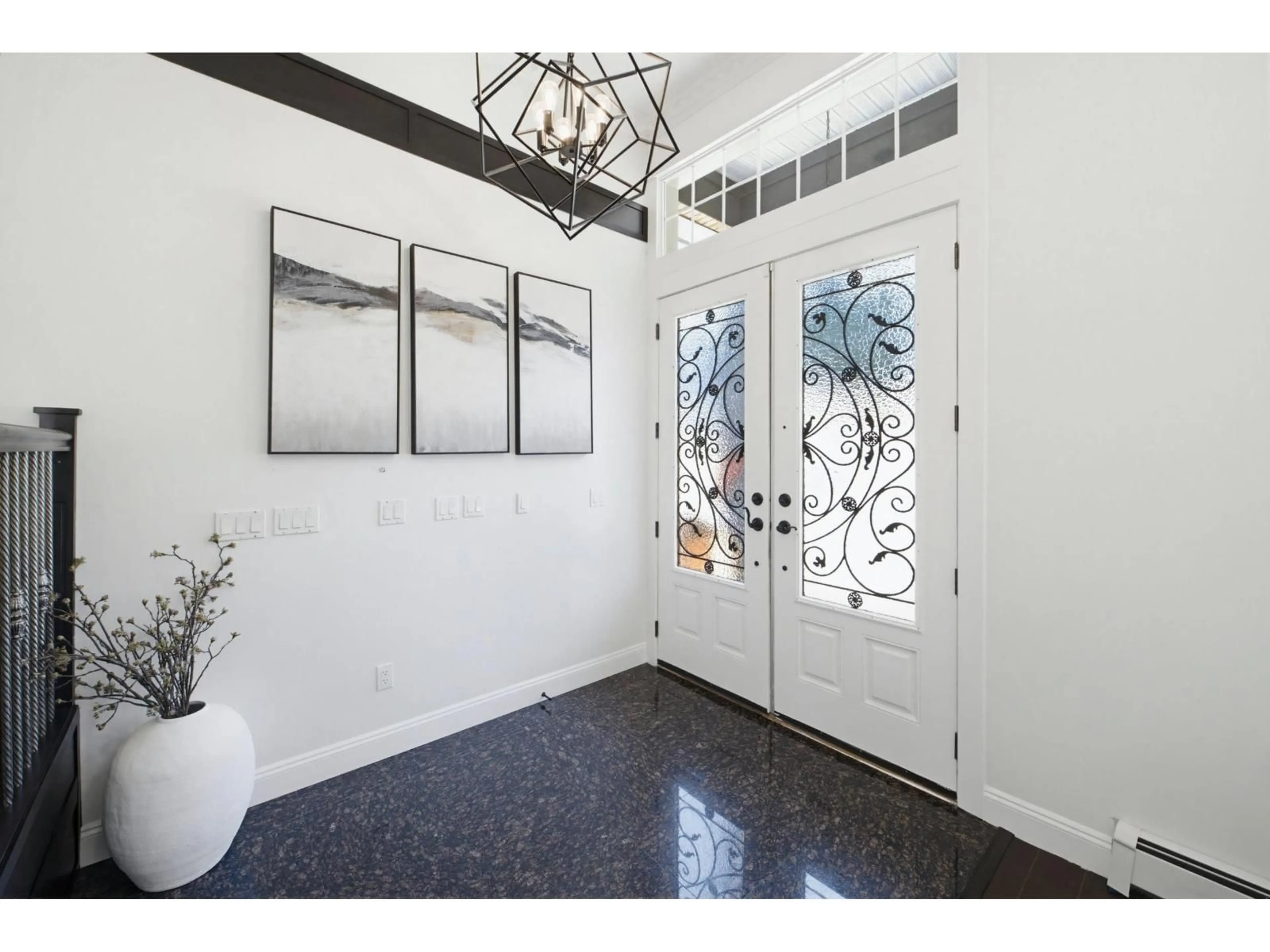 Indoor entryway for 11903 97 AVENUE, Surrey British Columbia V3V2C4