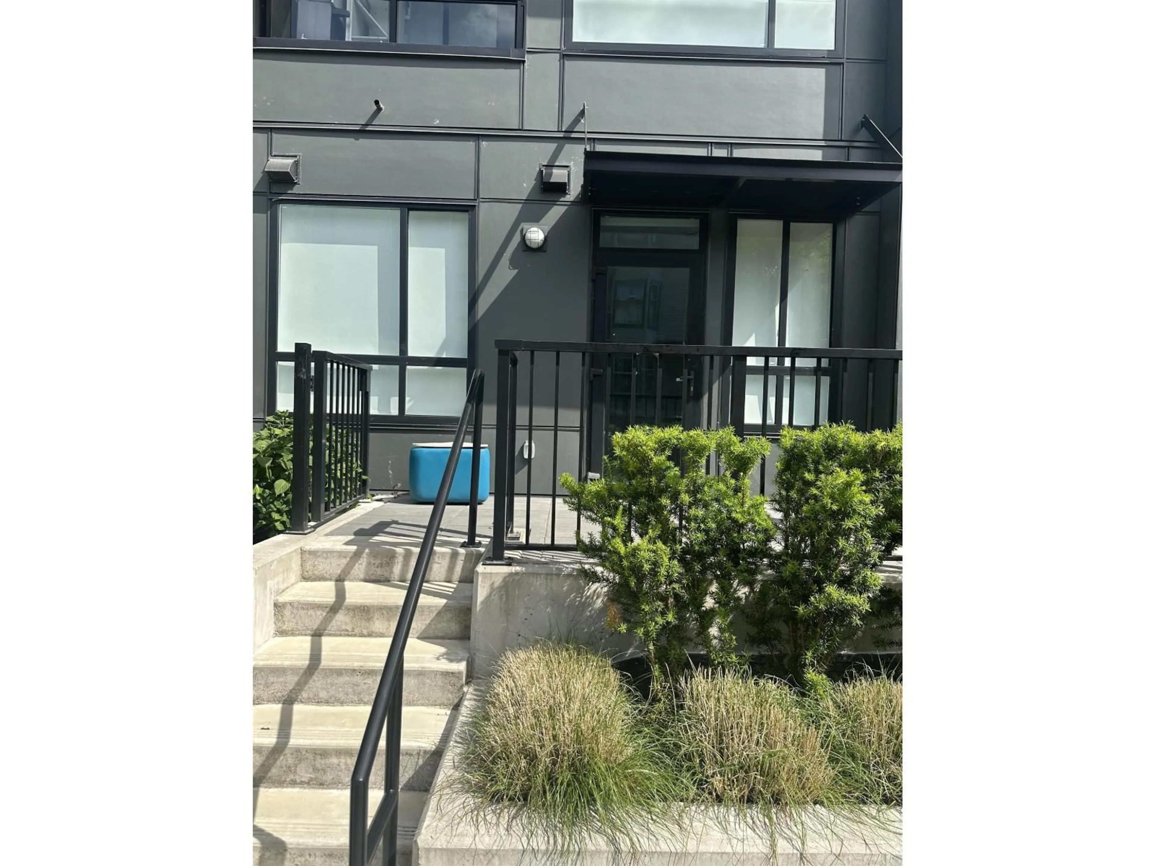 Indoor foyer for W111 - 13838 108 AVENUE, Surrey British Columbia V3T0T8