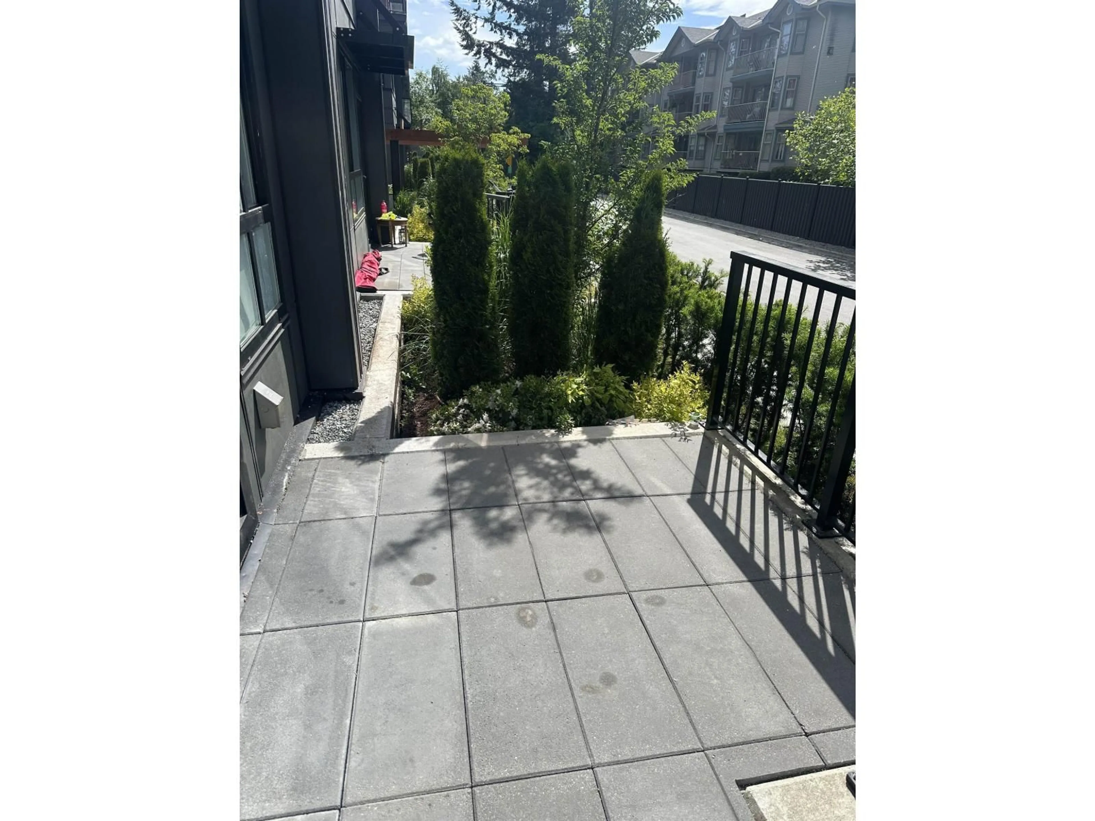 Patio, street for W111 - 13838 108 AVENUE, Surrey British Columbia V3T0T8