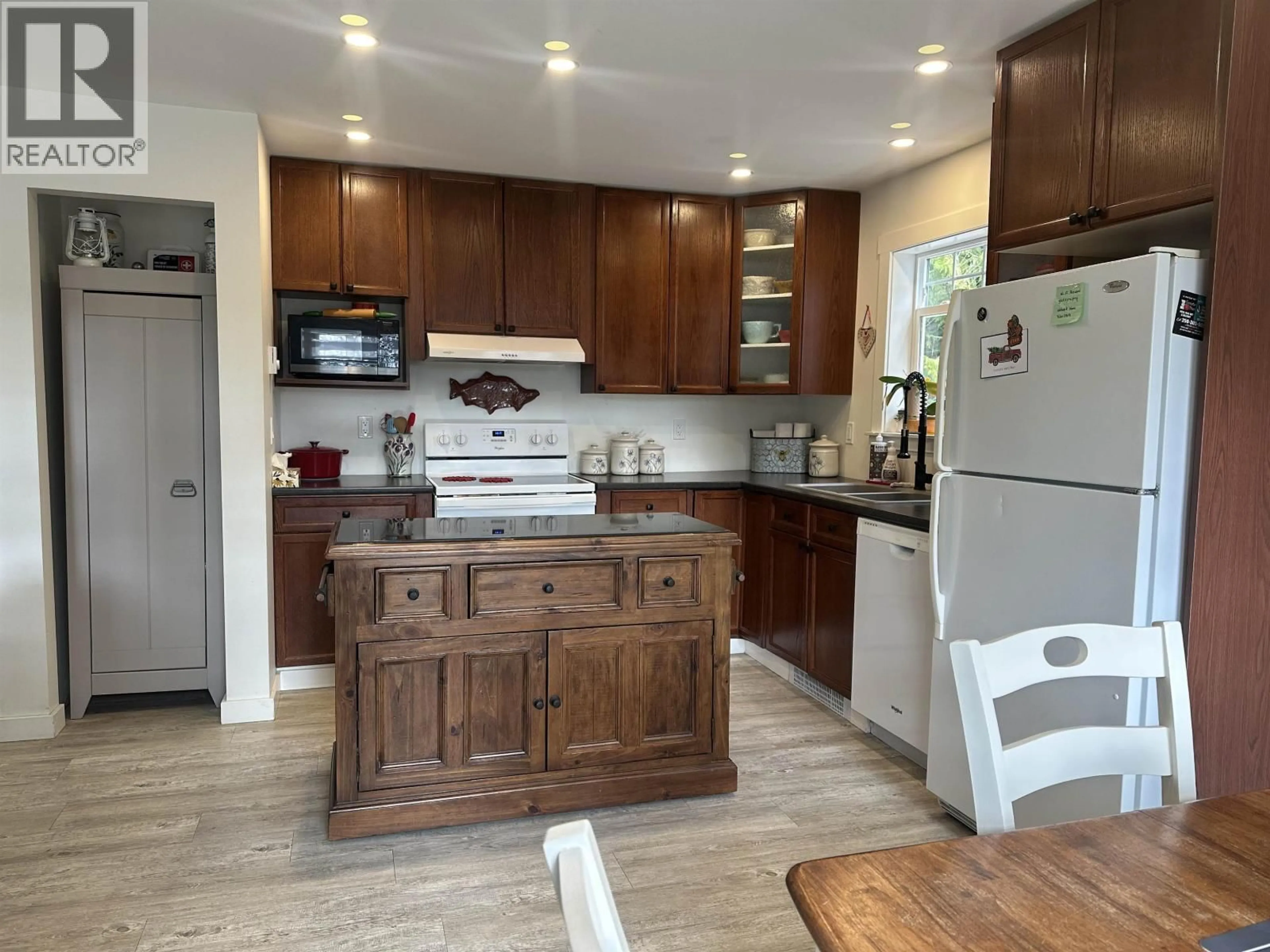 Open concept kitchen, unknown for 5021 SPEED CRESCENT, Likely British Columbia V0L1N0