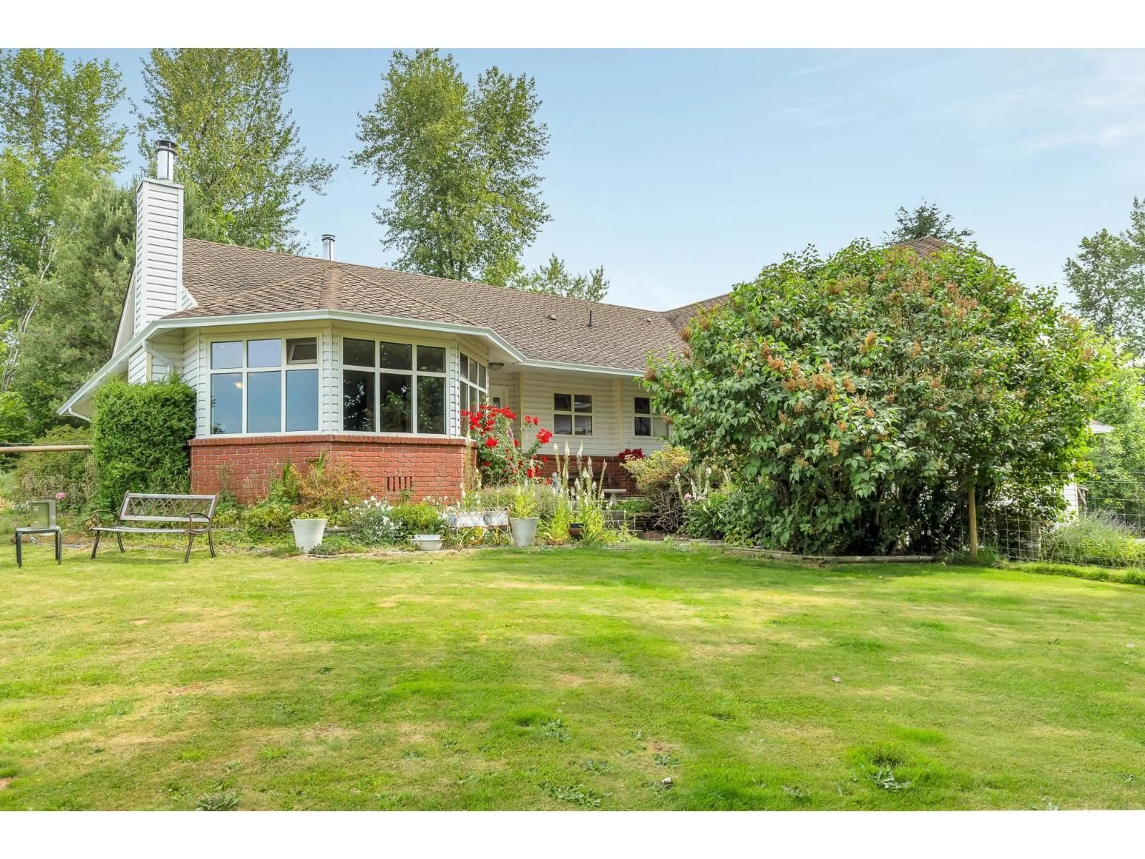 A pic from outside/outdoor area/front of a property/back of a property/a pic from drone, unknown for 33470 IHLES AVENUE, Mission British Columbia V2V6Y1