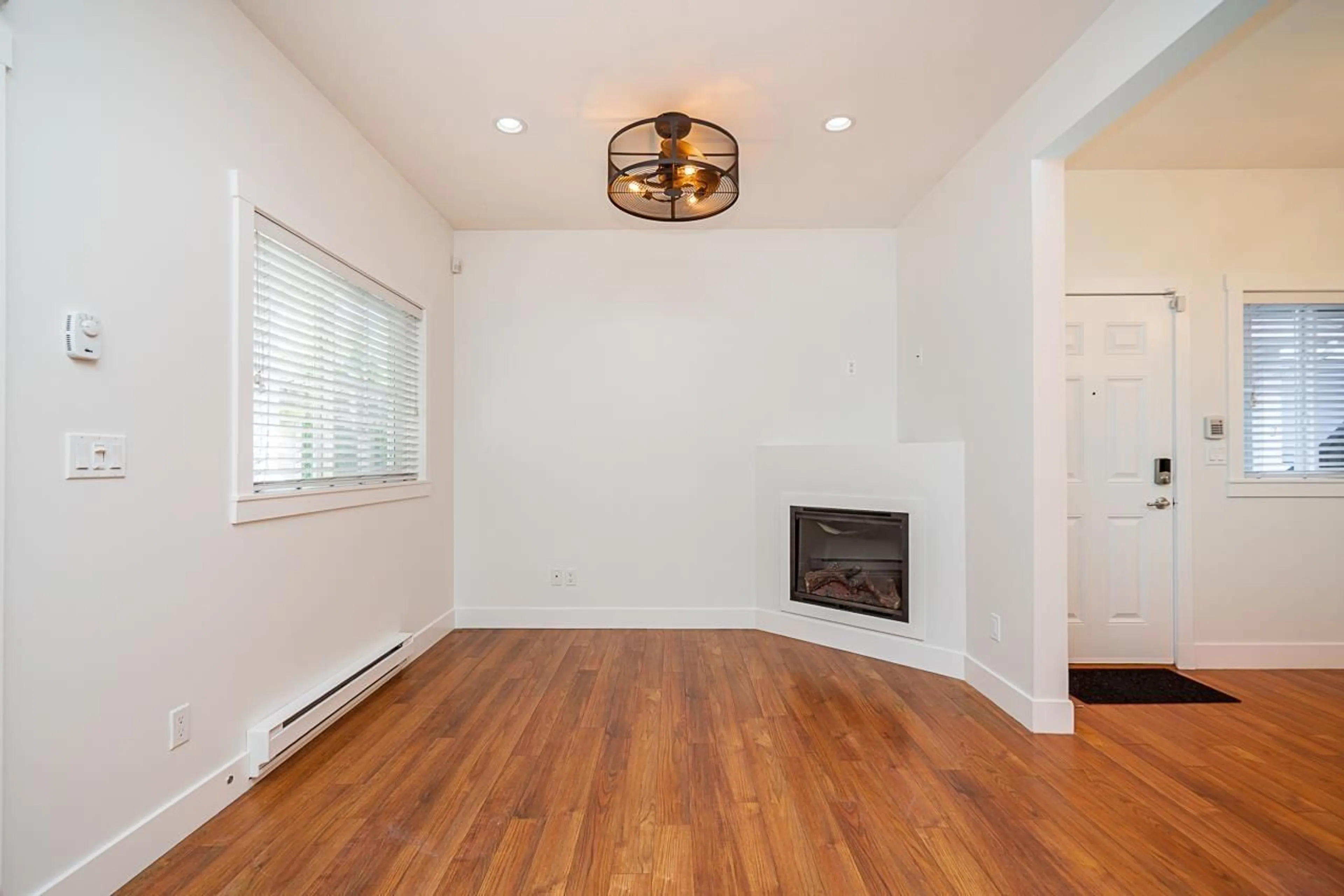 A pic of a room for 3 - 19319 72 AVENUE, Surrey British Columbia V4N5X9