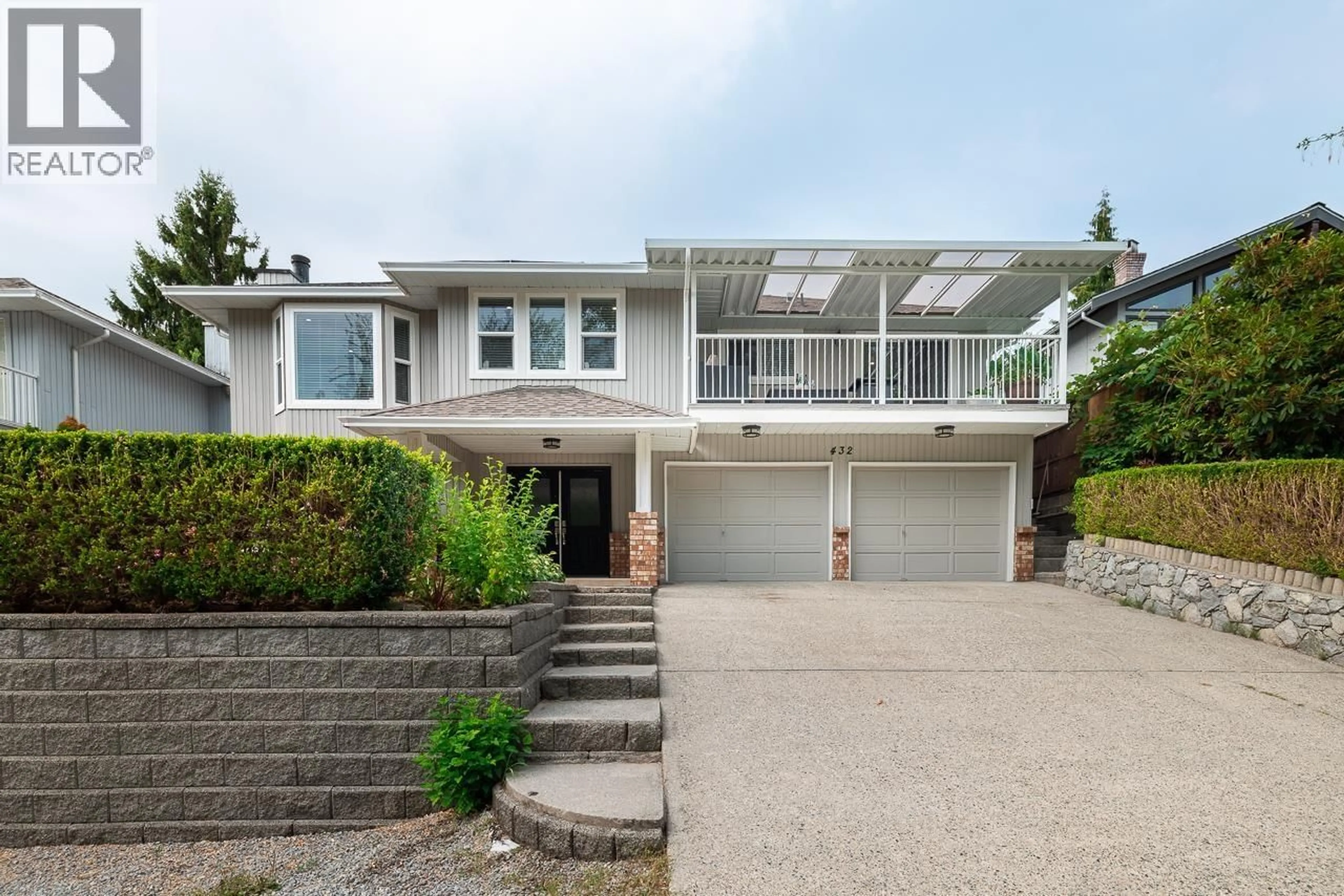 Home with vinyl exterior material, street for 432 RIVERVIEW CRESCENT, Coquitlam British Columbia V3C4X8
