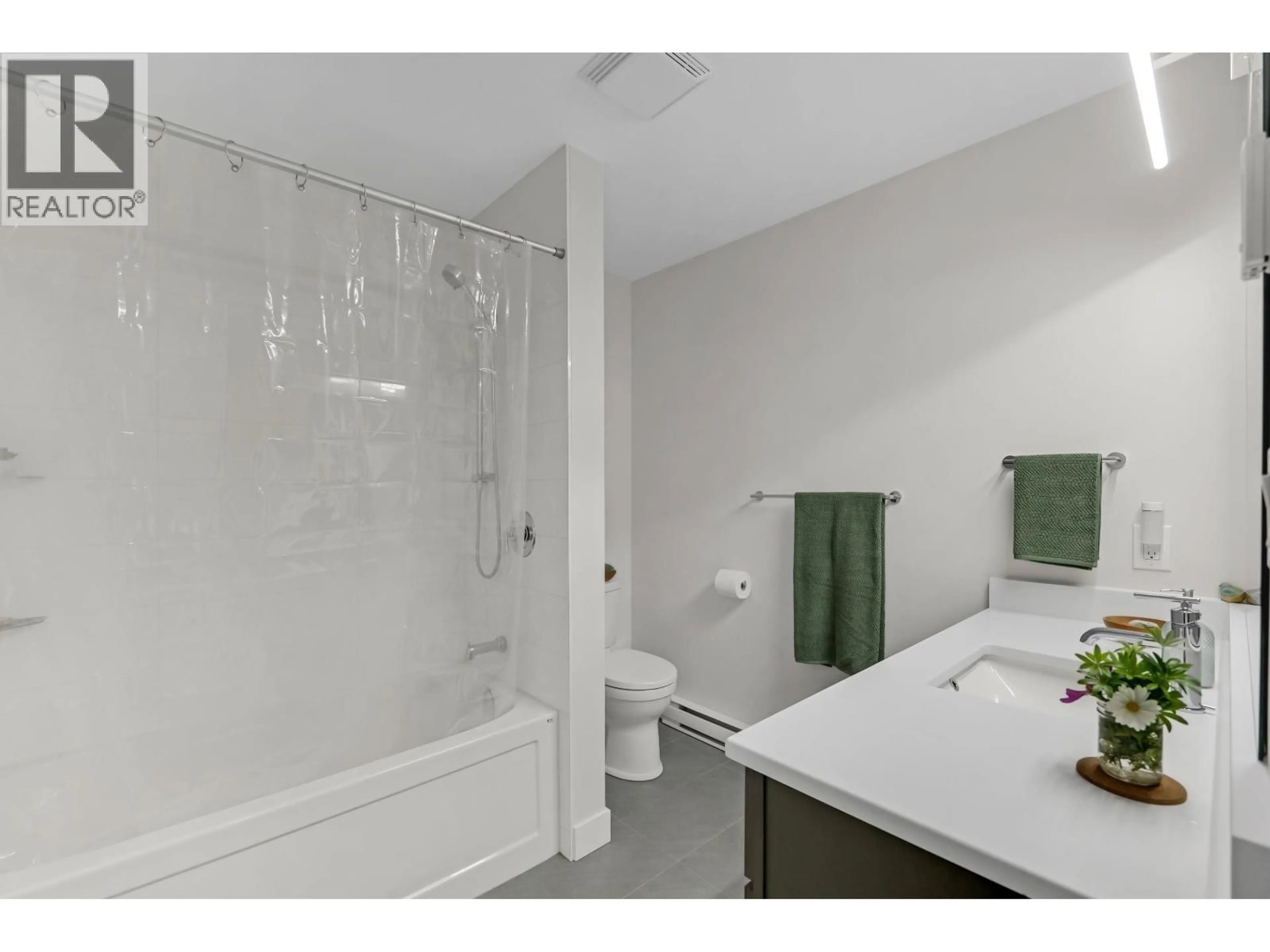 Standard bathroom, ceramic/tile floor for 40736 PERTH DRIVE, Squamish British Columbia V0N1T0