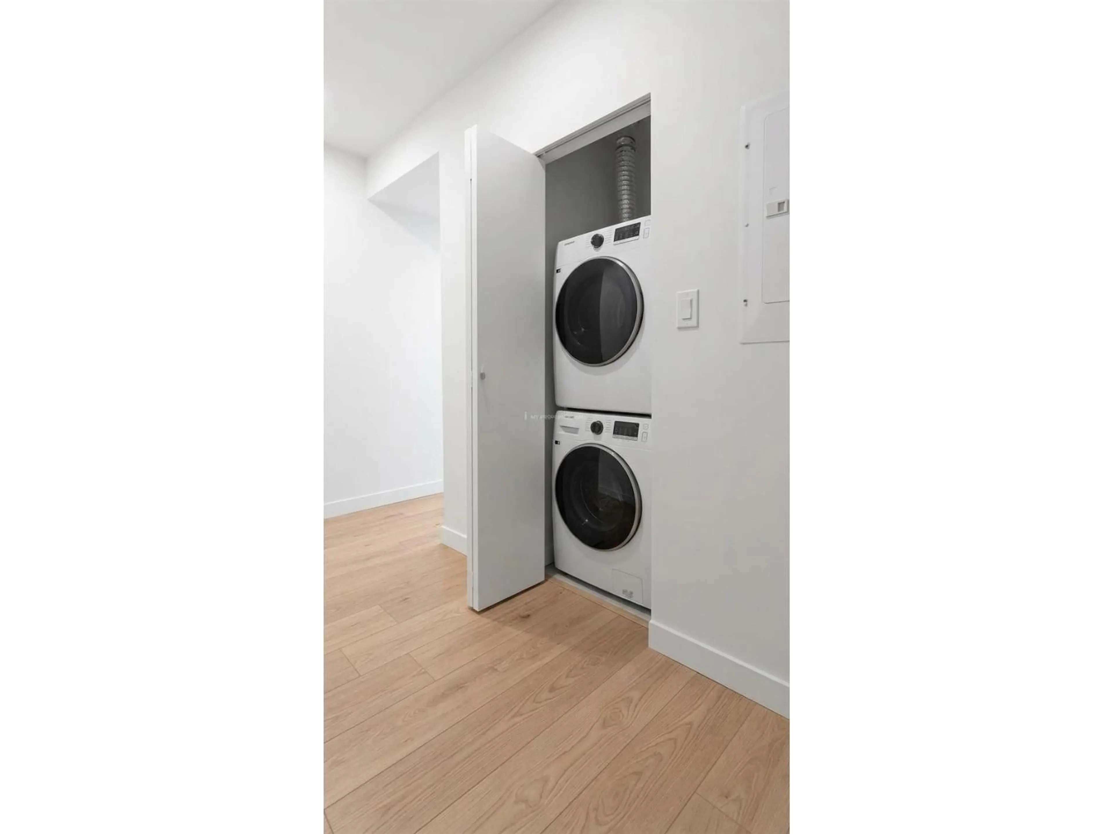 Laundry room for 4105 - 13725 GEORGE JUNCTION, Surrey British Columbia V3T0V7