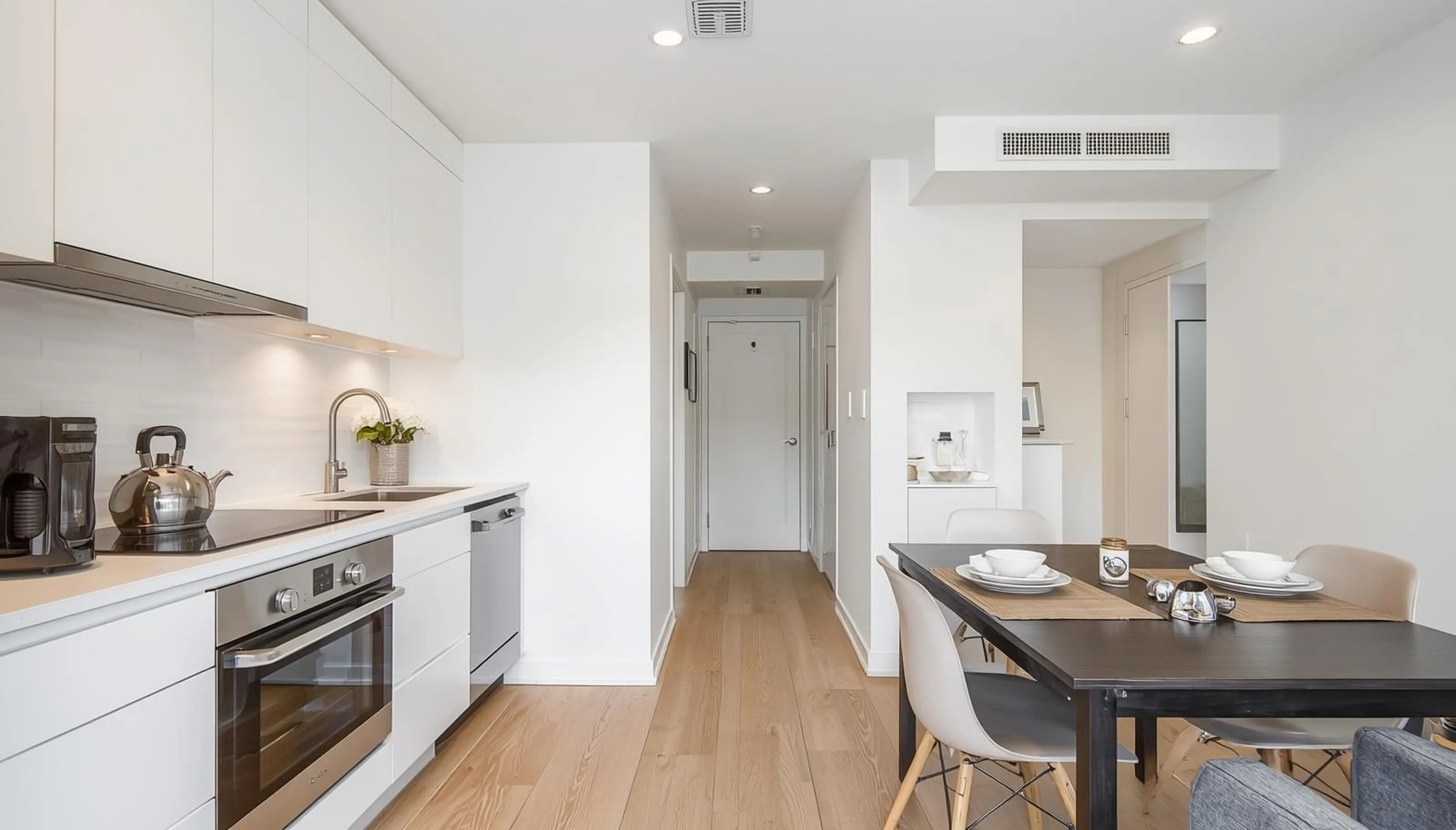 Standard kitchen, wood/laminate floor for 4105 - 13725 GEORGE JUNCTION, Surrey British Columbia V3T0V7