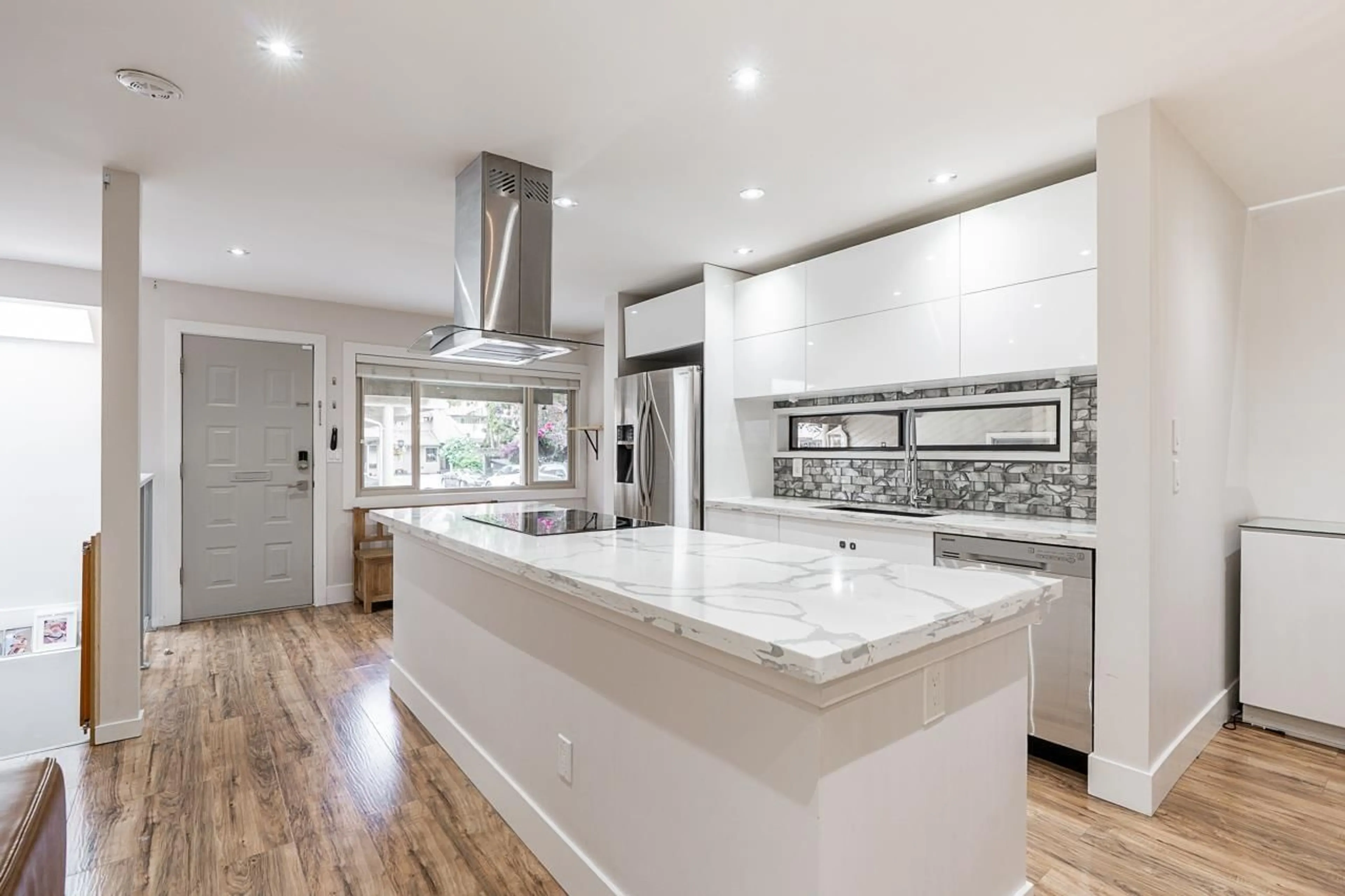 Contemporary kitchen, ceramic/tile floor for 15784 MCBETH ROAD, Surrey British Columbia V4A5X3