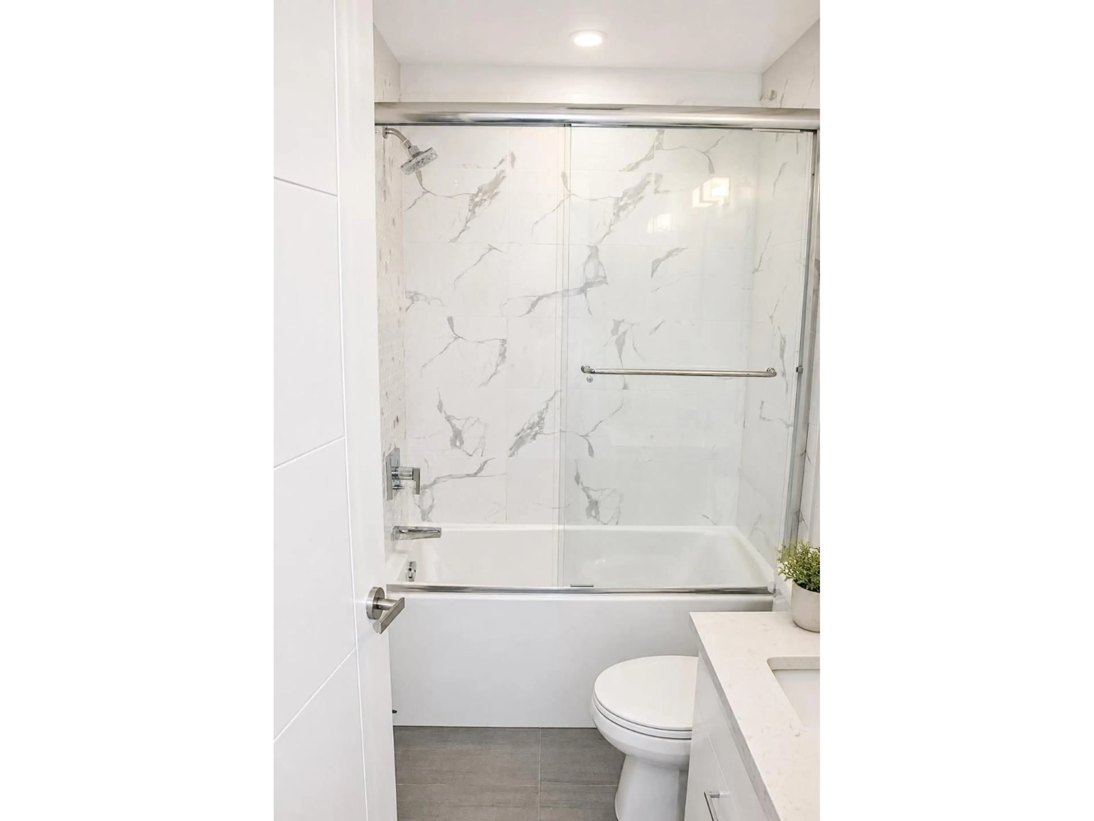 Standard bathroom, ceramic/tile floor for 310 - 19940 BRYDON CRESCENT, Langley British Columbia V3A0K8