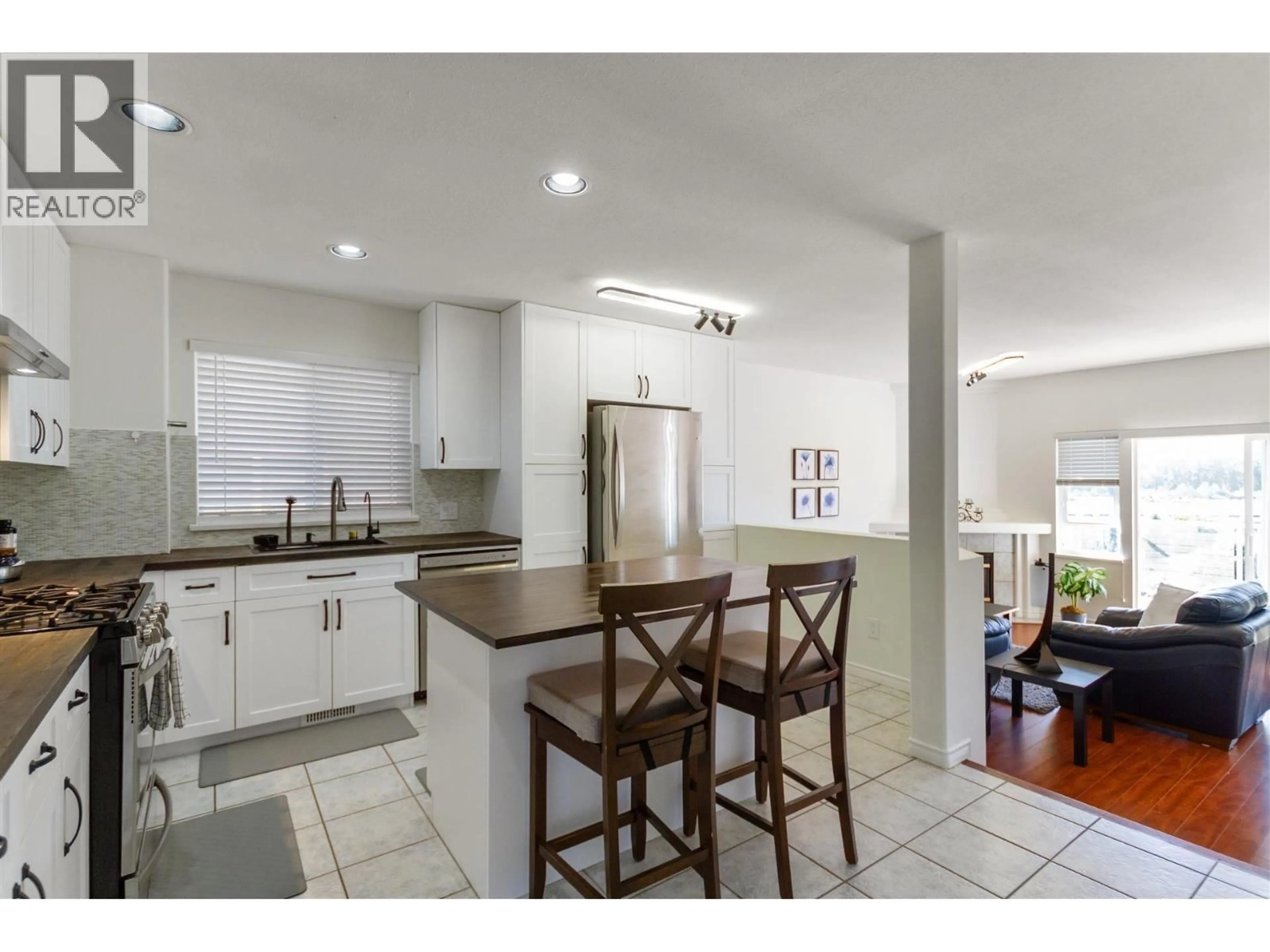 Open concept kitchen, ceramic/tile floor for 5 - 1615 SHAUGHNESSY STREET, Port Coquitlam British Columbia V3C6K9