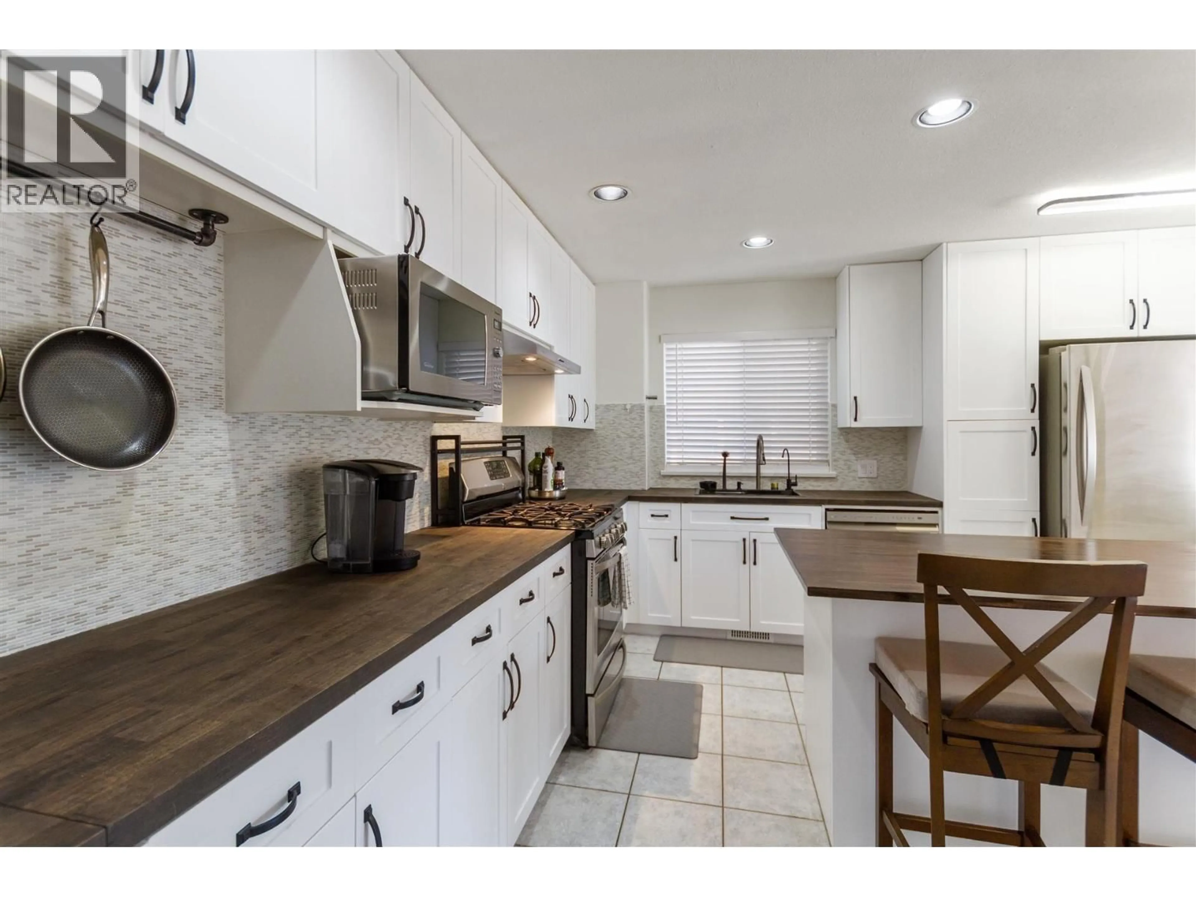 Open concept kitchen, ceramic/tile floor for 5 - 1615 SHAUGHNESSY STREET, Port Coquitlam British Columbia V3C6K9