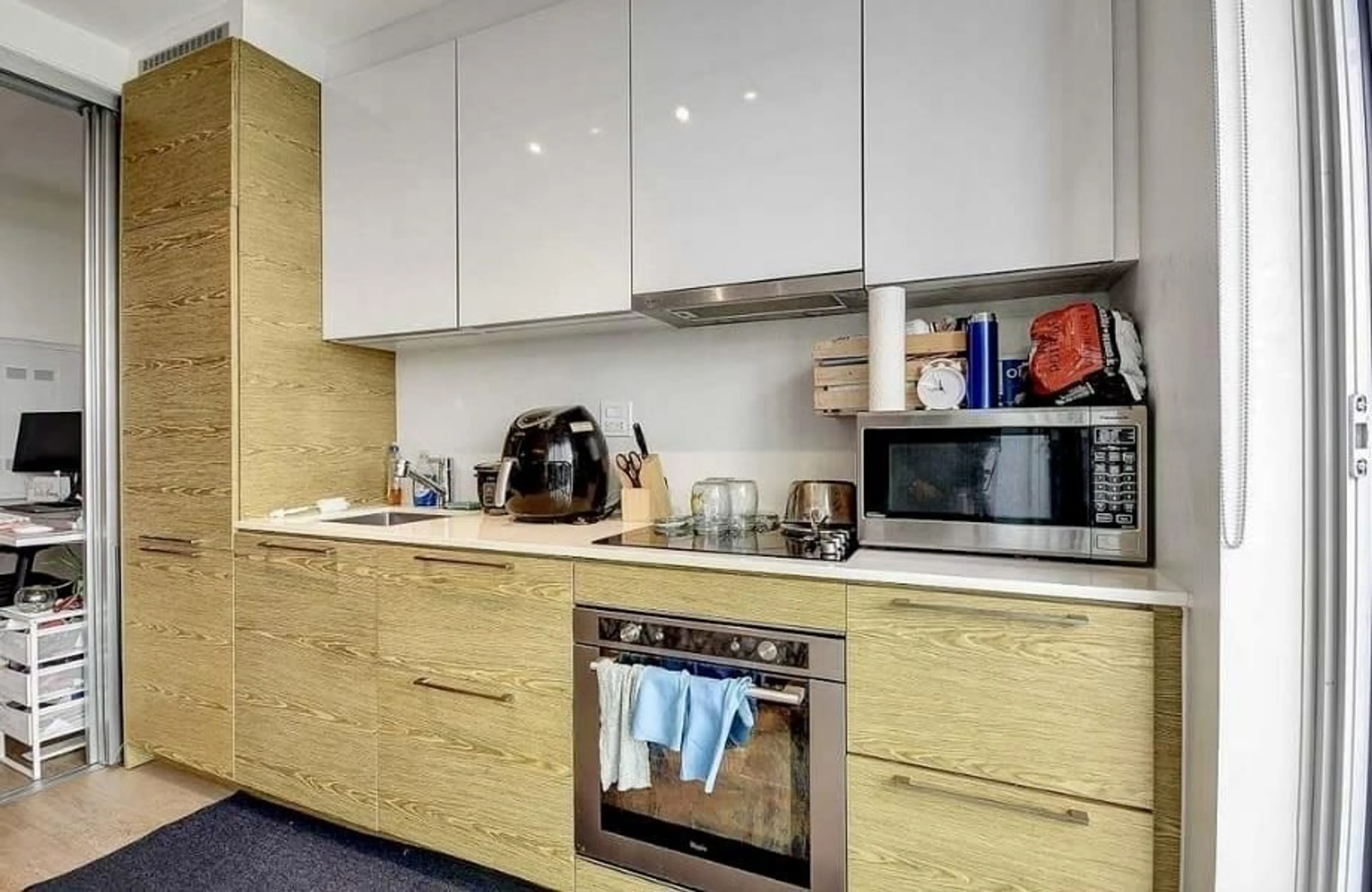 Standard kitchen, unknown for 2213 - 13438 CENTRAL AVENUE, Surrey British Columbia V3T0N2