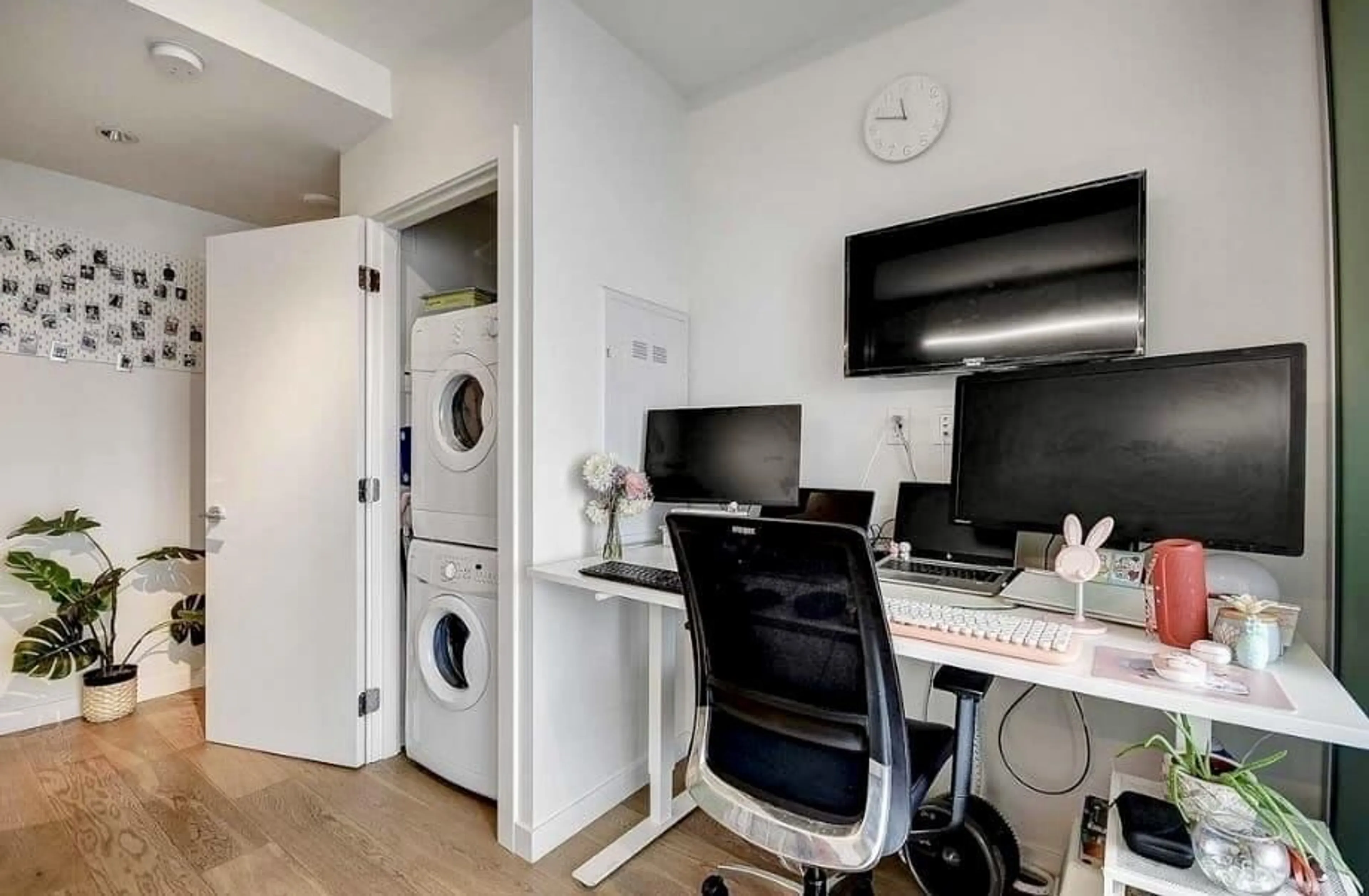 A pic of a room for 2213 - 13438 CENTRAL AVENUE, Surrey British Columbia V3T0N2
