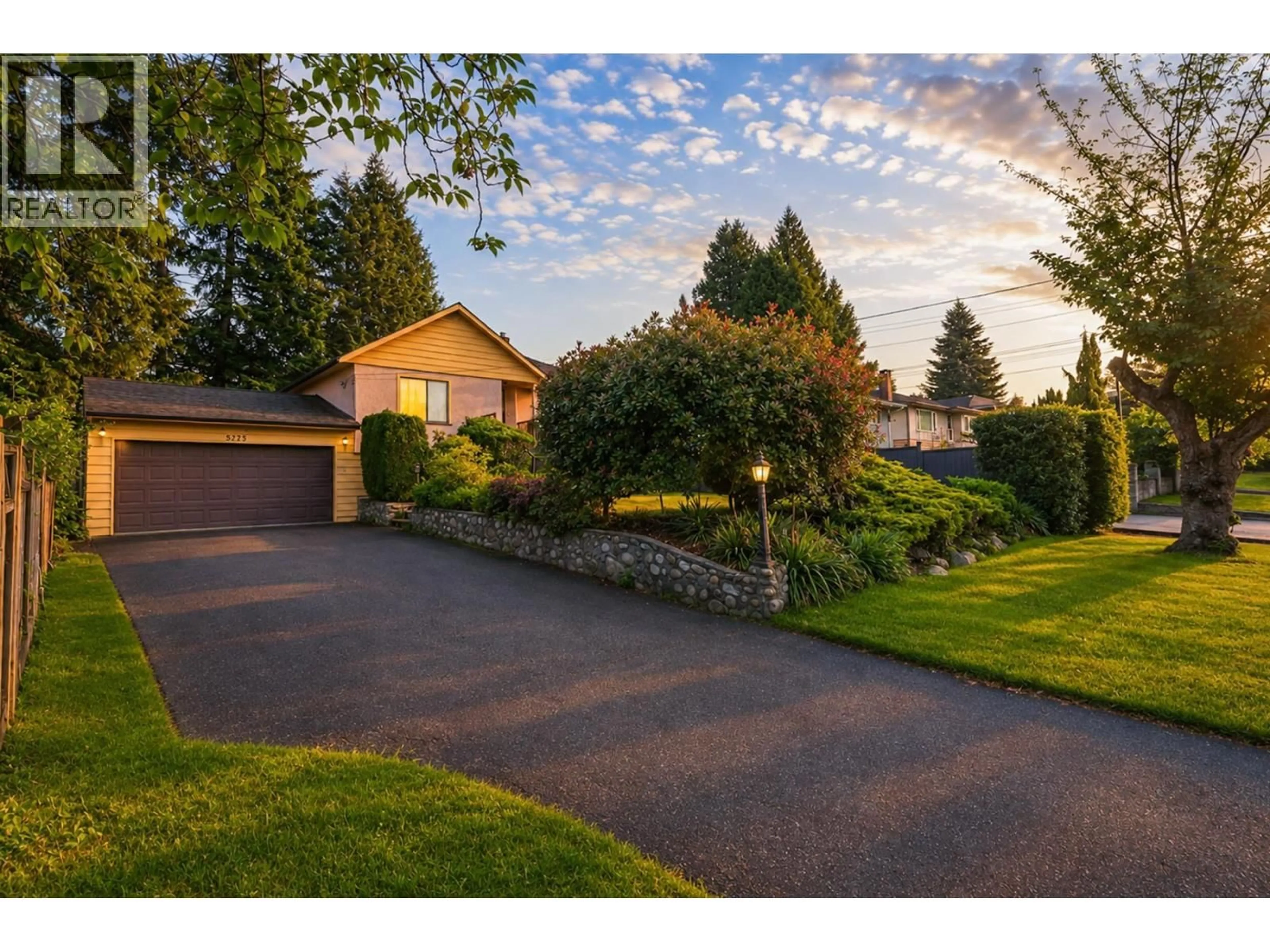 A pic from outside/outdoor area/front of a property/back of a property/a pic from drone, street for 5225 GEORGIA STREET, Burnaby British Columbia V5B1V3