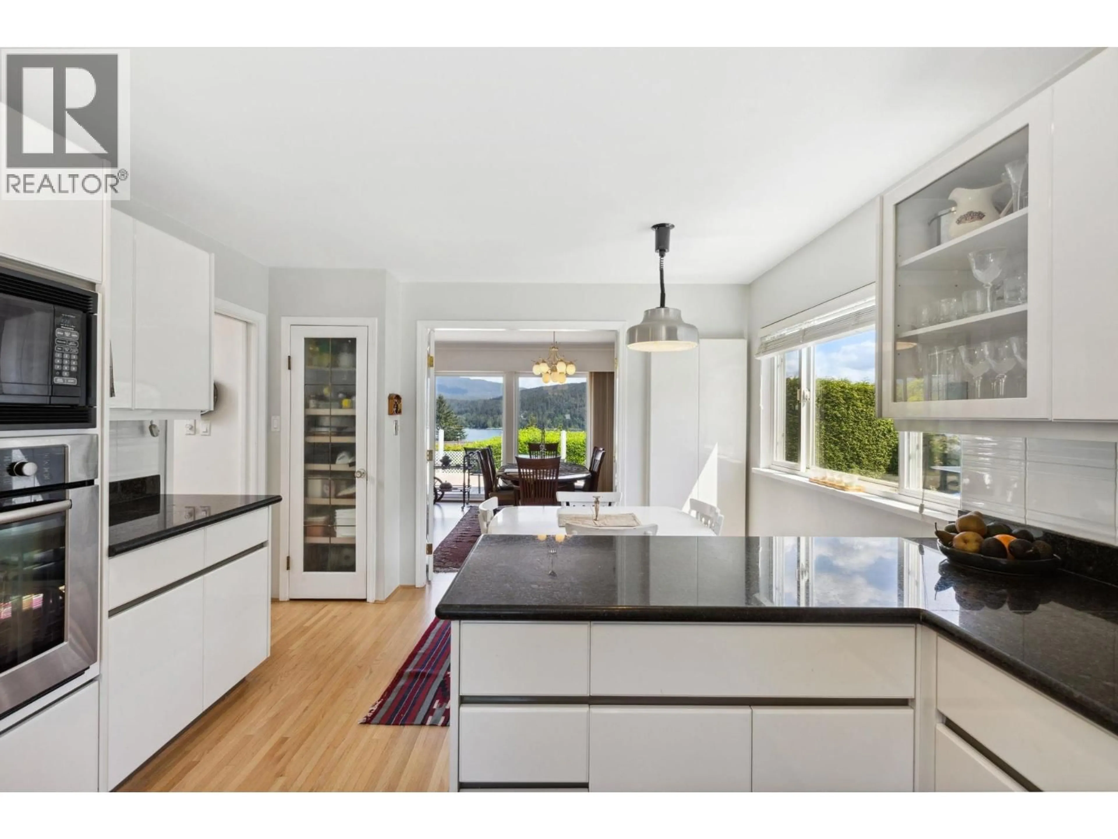 Open concept kitchen, unknown for 474 FAIRWAY DRIVE, North Vancouver British Columbia V7G1L5