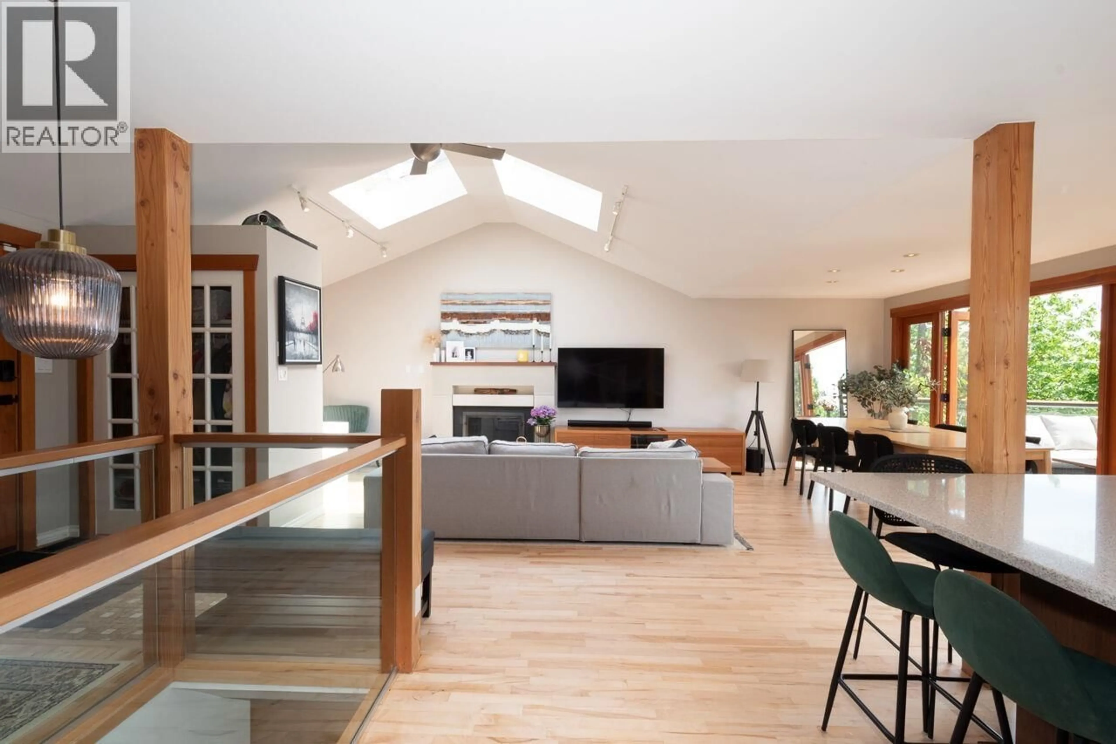 Unknown for 1185 CLOVERLEY STREET, North Vancouver British Columbia V7L1N7