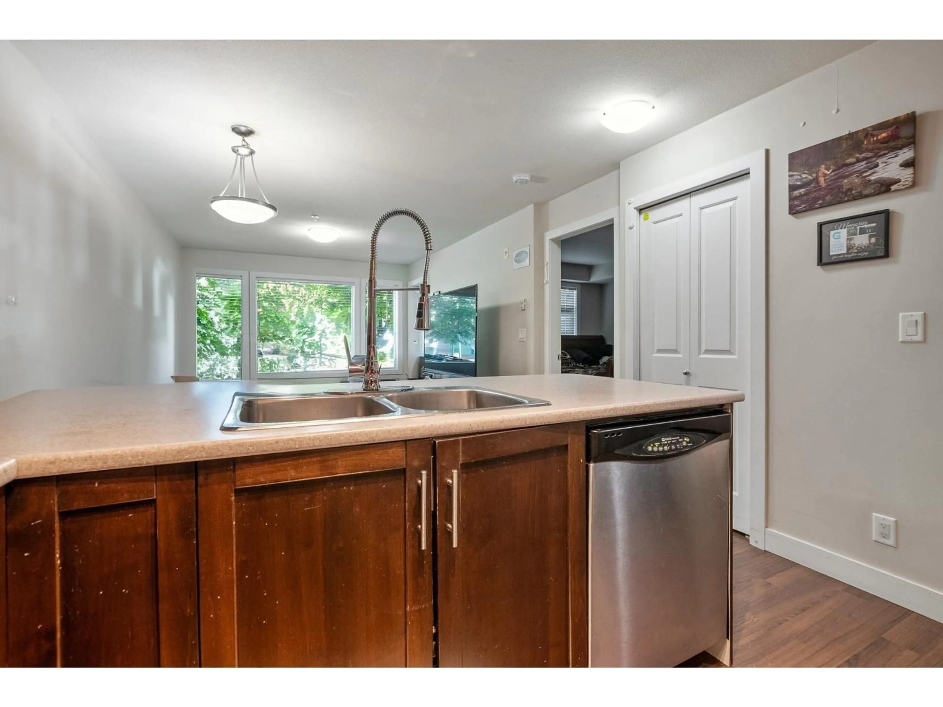 Open concept kitchen, unknown for 109 - 46150 BOLE AVENUE, Chilliwack British Columbia V2P0B7